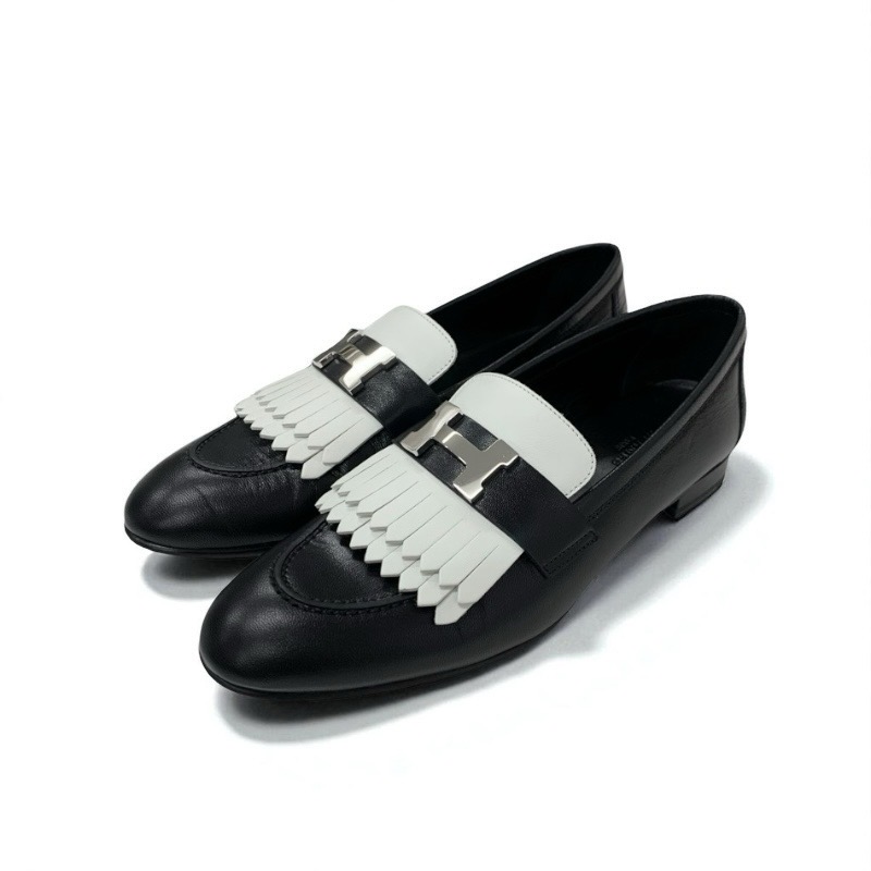 投稿記事「エルメス ロワイヤル レザー H金具 フリンジ ローファー ブラック ホワイトを買取しました！」の商品画像