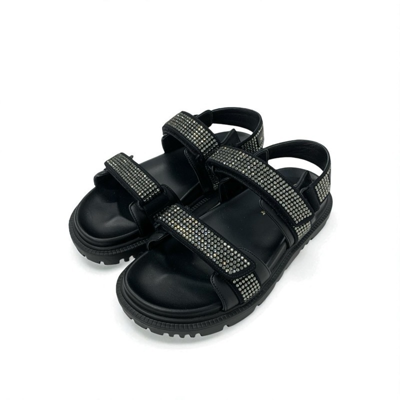 投稿記事「クリスチャンディオール DIORACT ラムスキン ラインストーン ロゴ ベルクロストラップ サンダル ブラックを買取しました！」の商品画像