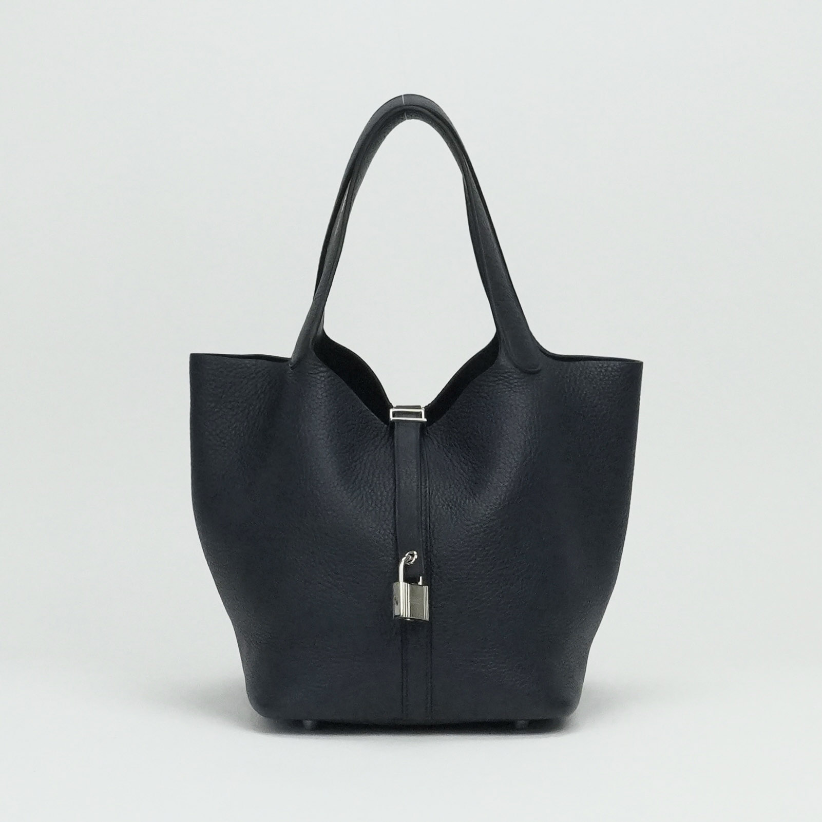 投稿記事「エルメス ピコタンロックMM トリヨンクレマンス ブルーニュイ シルバー金具 を買取しました！」の商品画像