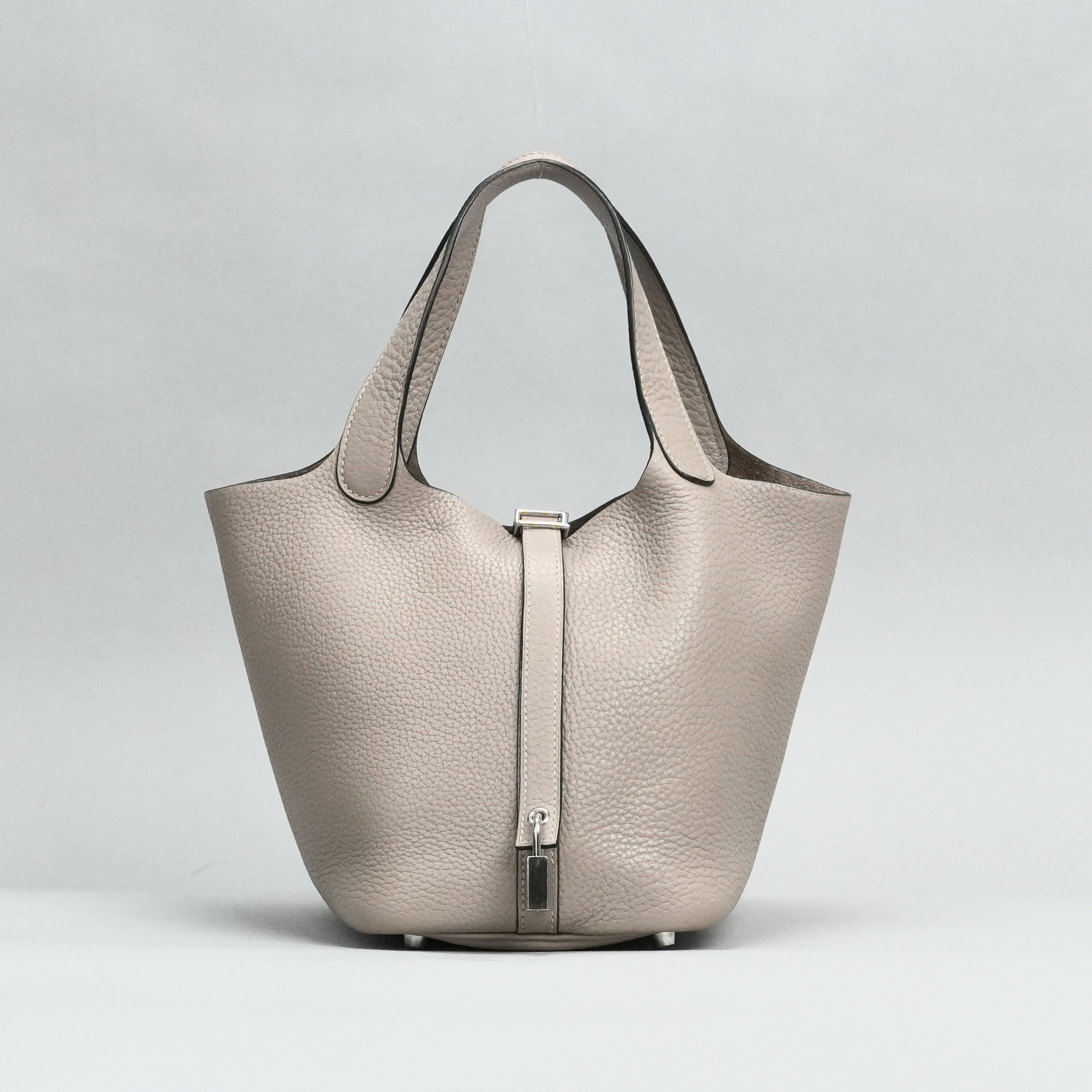 投稿記事「エルメス ピコタンロックPM トリヨンクレマンス アルジル シルバー金具 を買取しました！」の商品画像