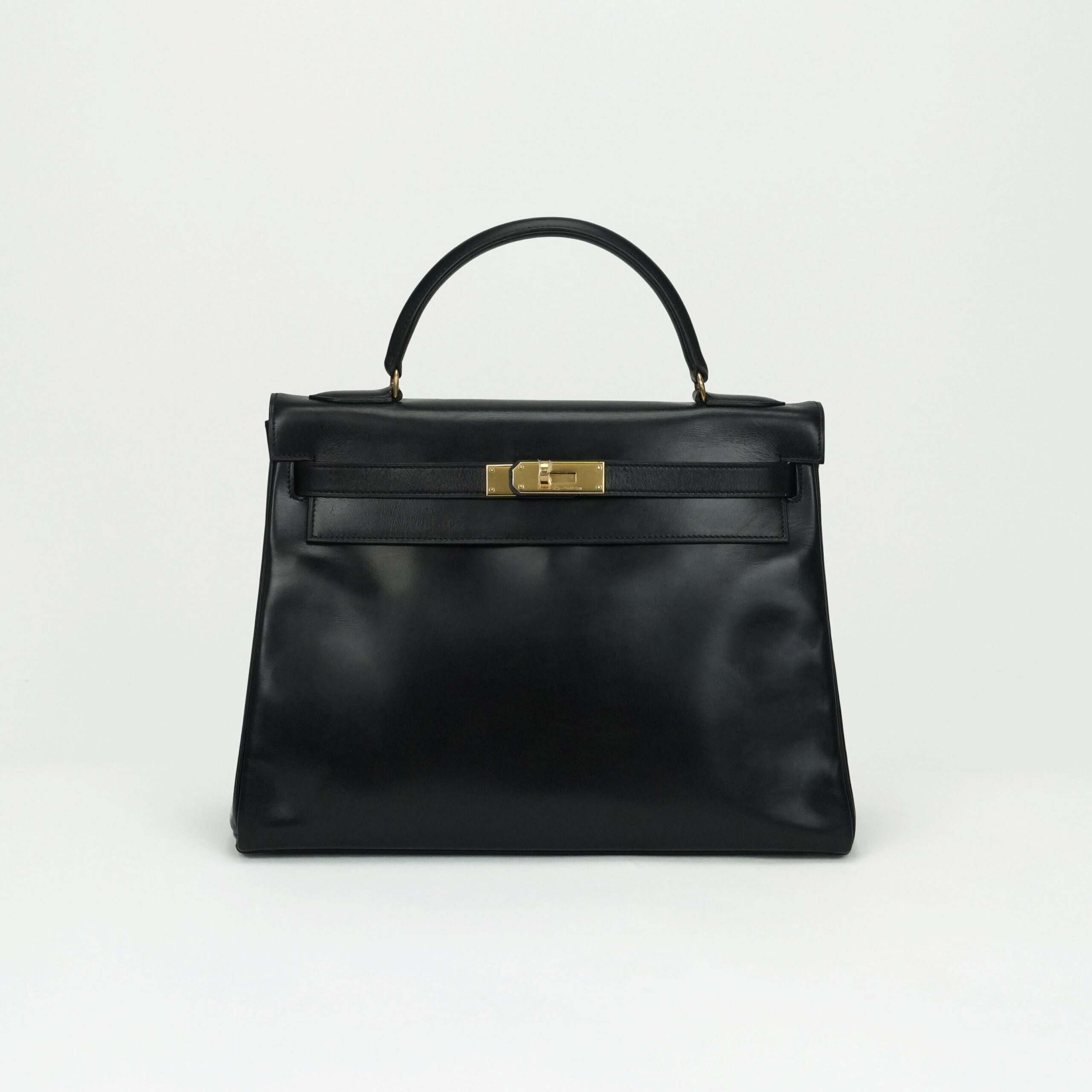 投稿記事「エルメス ケリー32 ボックスカーフ ブラック ゴールド金具 を買取しました！」の商品画像