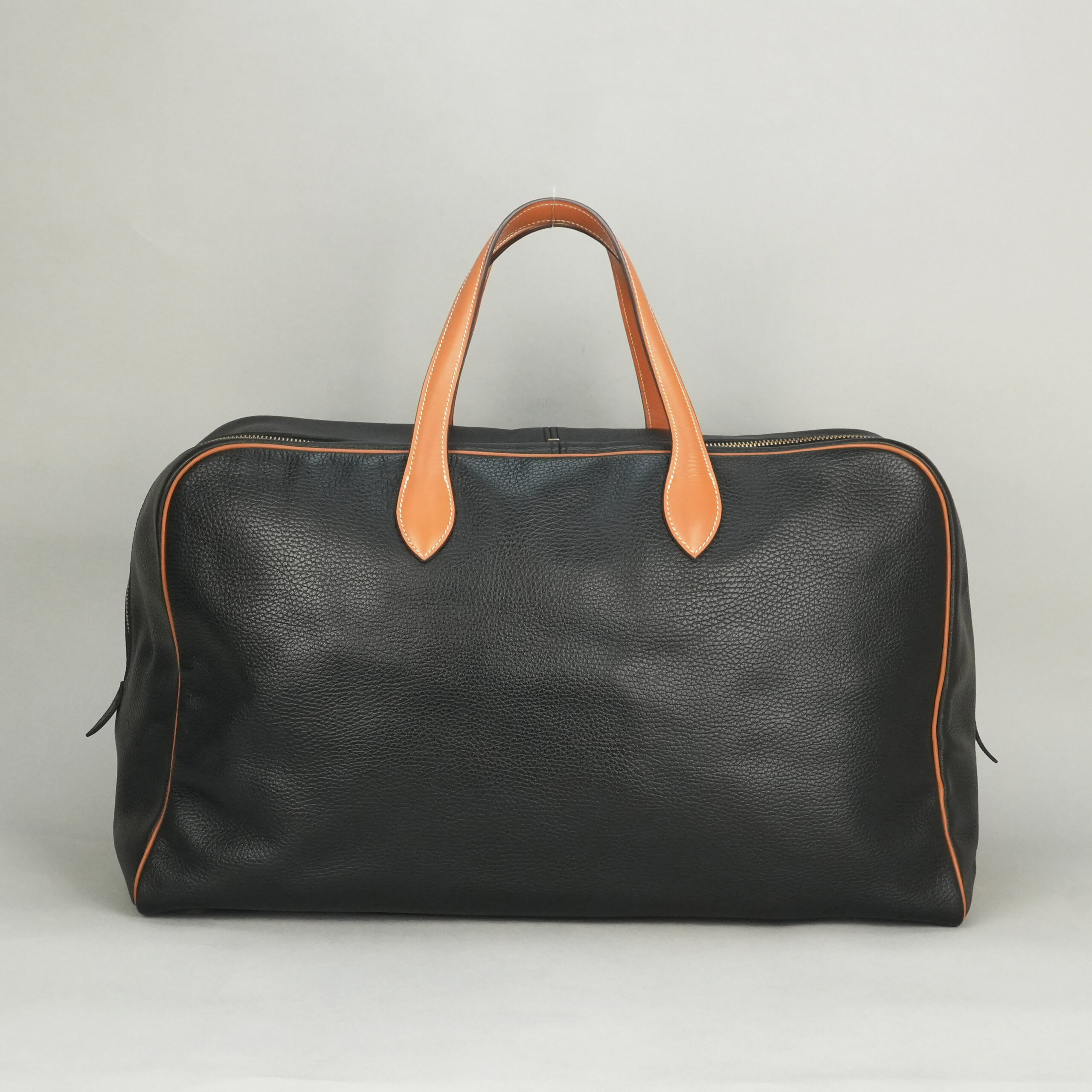 投稿記事「エルメス ヴィクトリア50 トリヨンクレマンス ブラック×ナチュラル ゴールド金具 を買取しました！」の商品画像