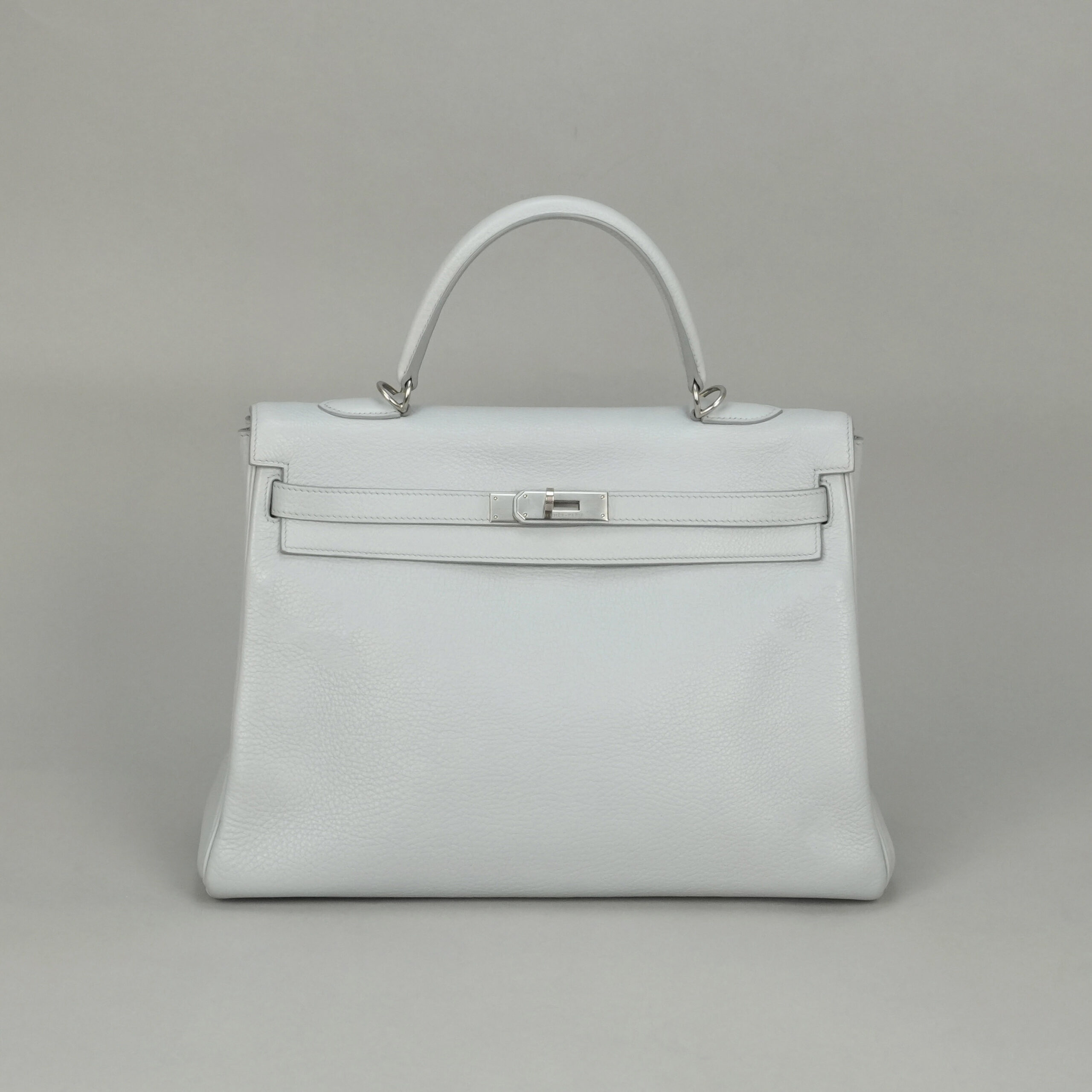 投稿記事「エルメス ケリー35 トリヨンクレマンス ブルーペール パラジウム金具 を買取しました！」の商品画像