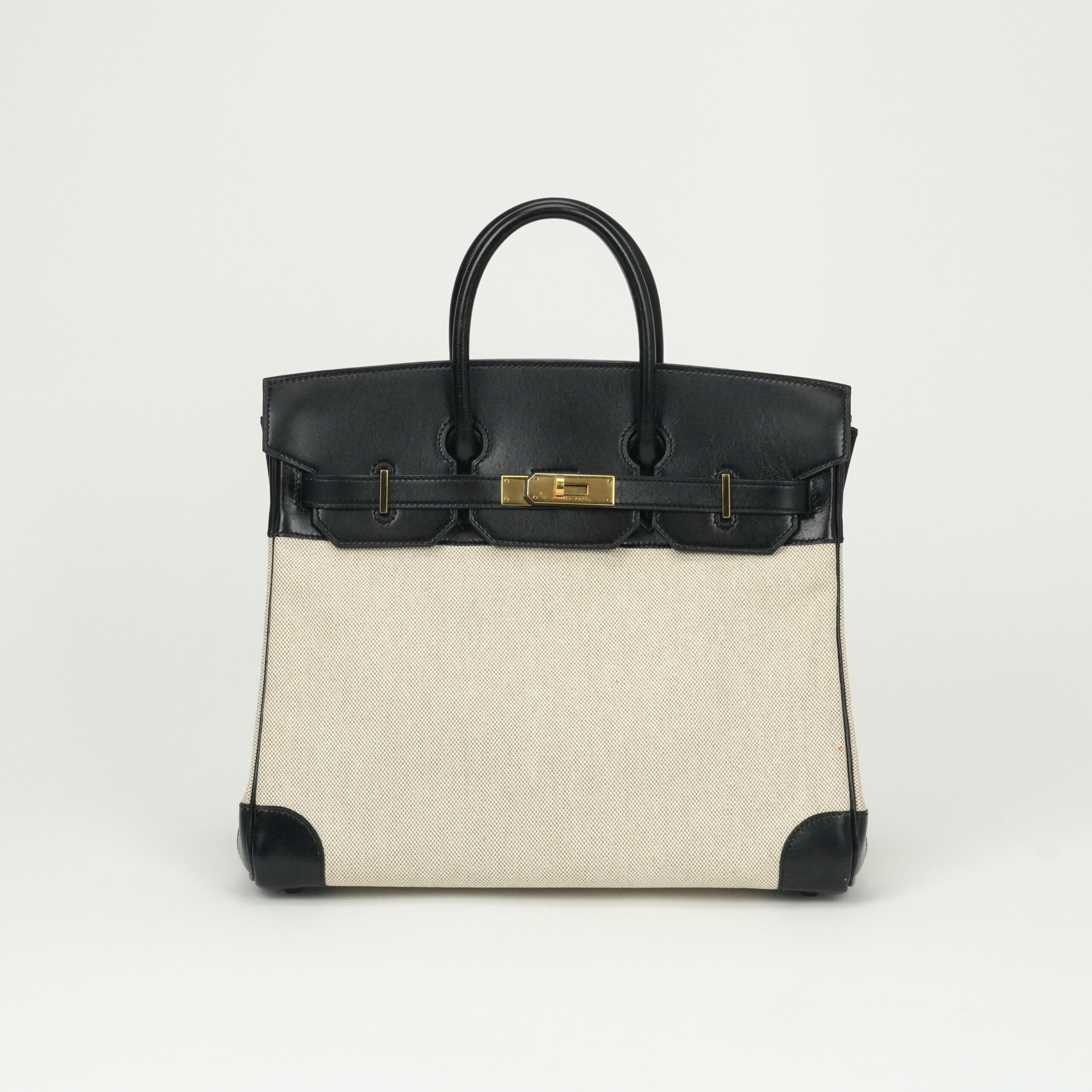 投稿記事「エルメス オータクロア32 トワルアッシュ×ボックスカーフ ブラック ゴールド金具 を買取しました！」の商品画像