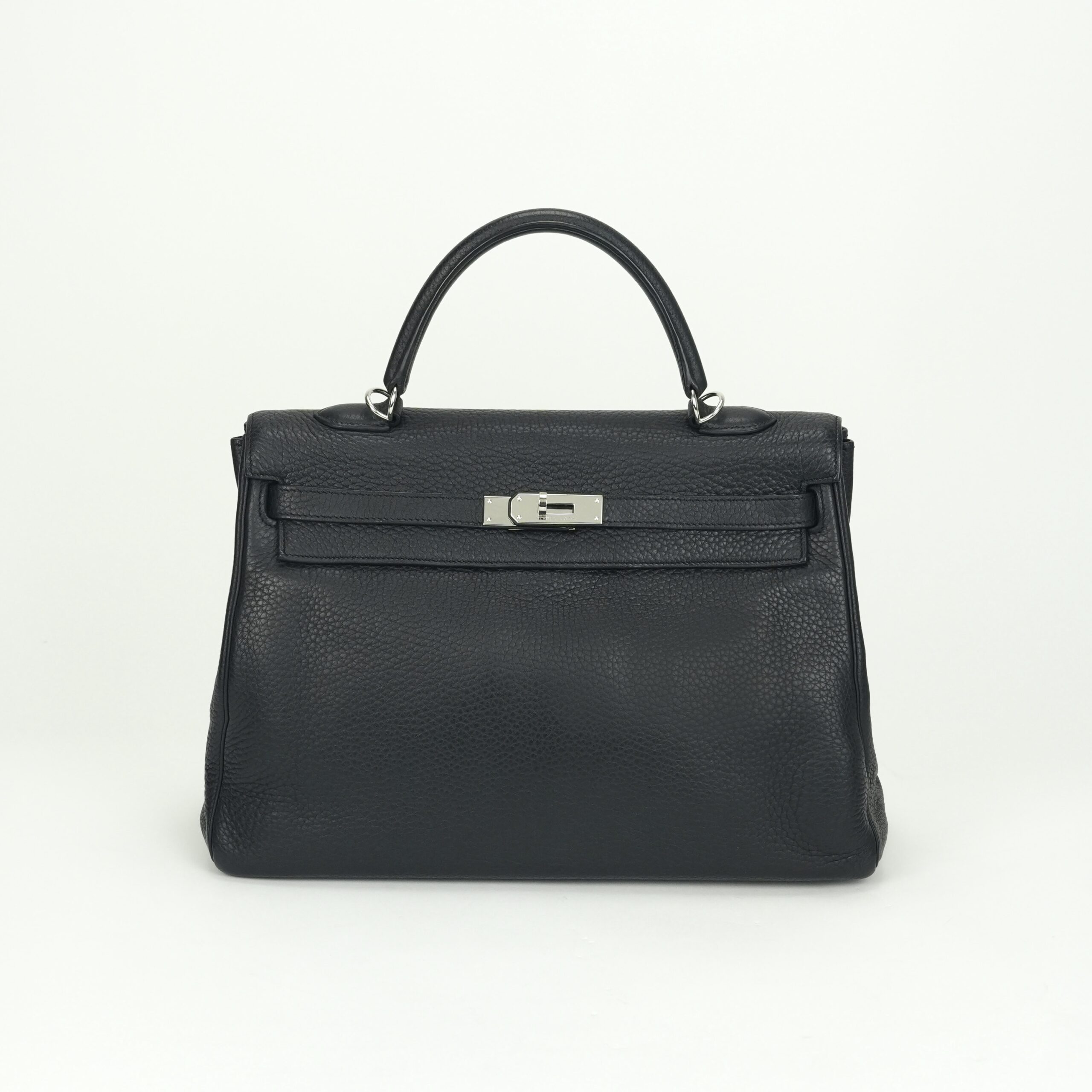 投稿記事「エルメス ケリー 35 トリヨンクレマンス ブラック シルバー金具 を買取しました！」の商品画像