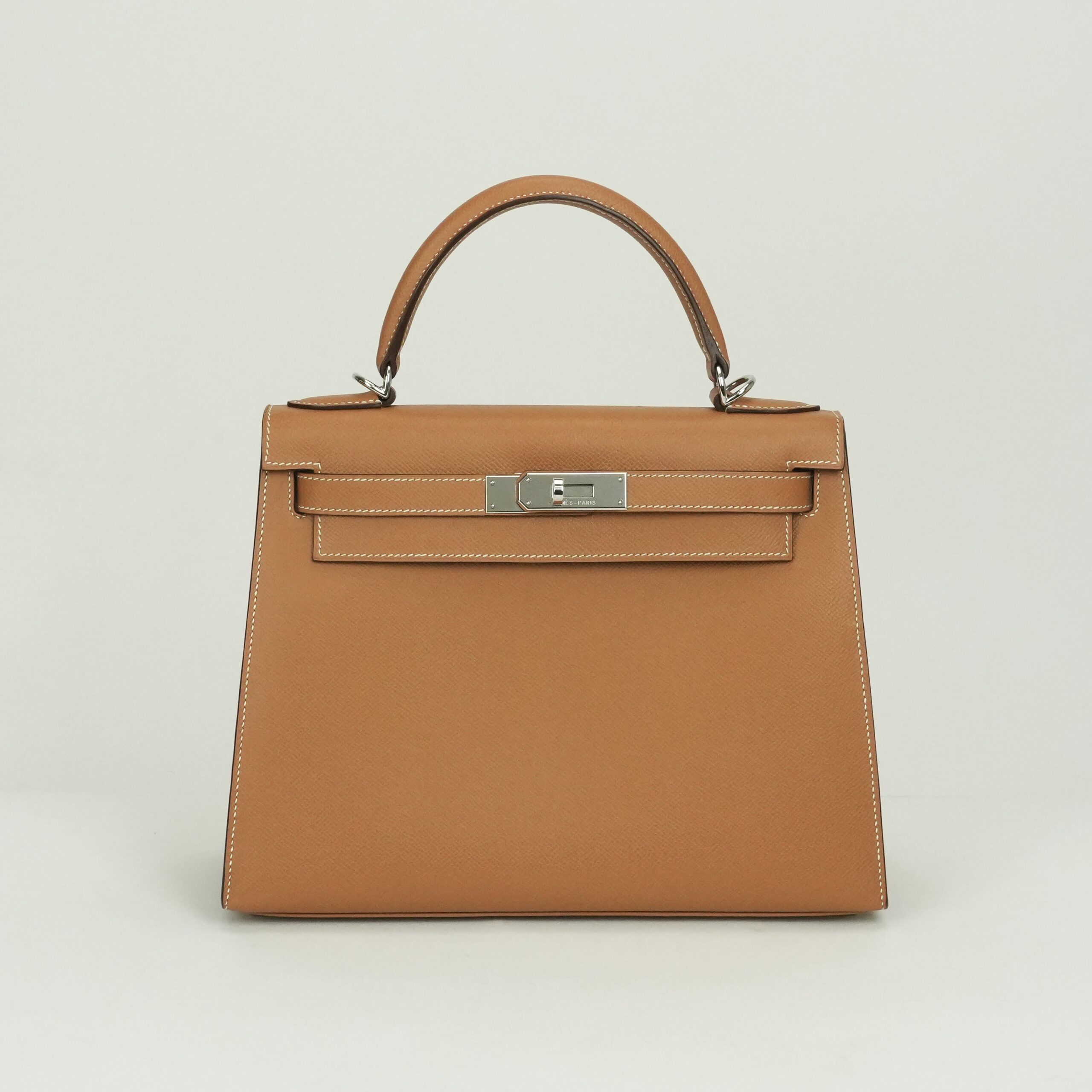 投稿記事「エルメス ケリー28 外縫い エプソン ゴールド シルバー金具 を買取しました！」の商品画像