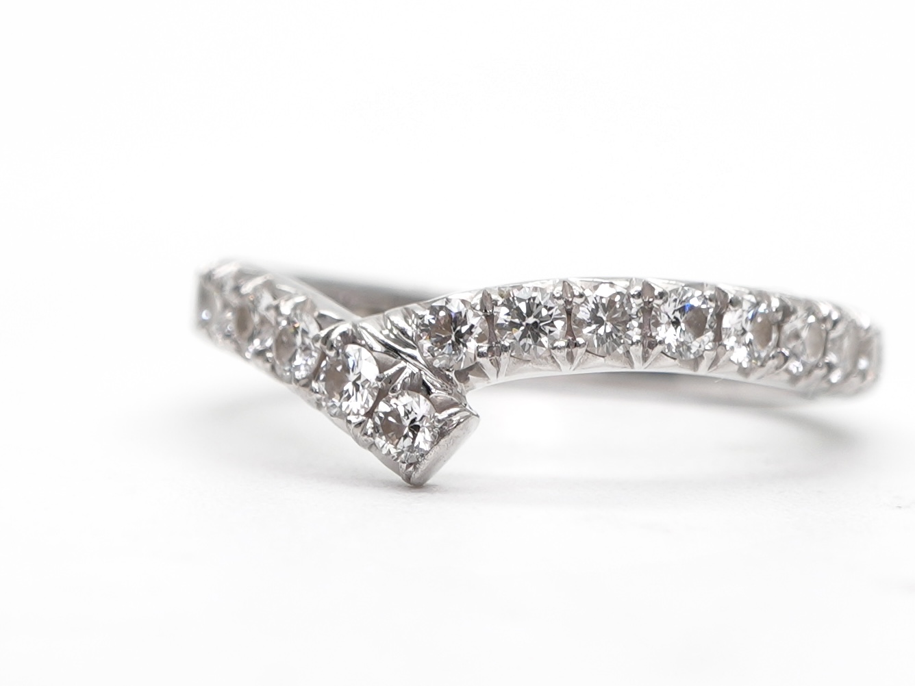 投稿記事「ハリーウィンストン リボン バンドリングを買取しました！」の商品画像