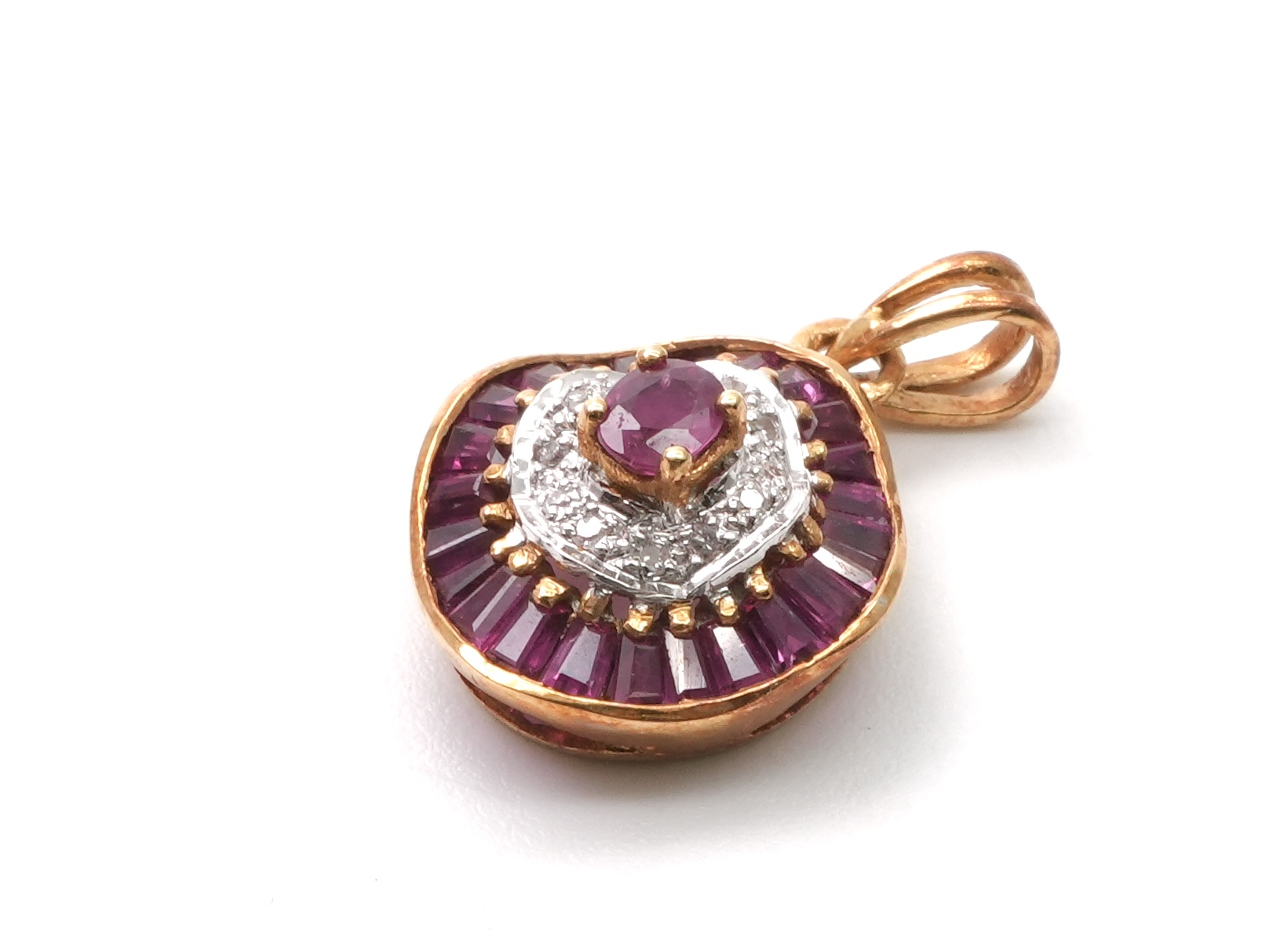 投稿記事「ルビー ダイヤ トップ K18 R1.50ct D0.08ctを買取しました！」の商品画像