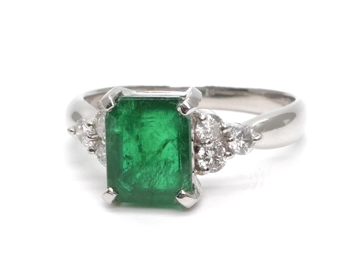 投稿記事「色石 ダイヤ リング Pt900 2.09ct D0.3ctを買取しました！」の商品画像