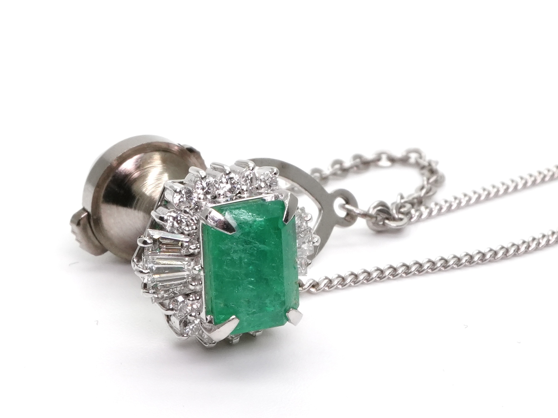 投稿記事「エメラルド ダイヤ タイピン Pt900 2.74ct D0.80ctを買取しました！」の商品画像