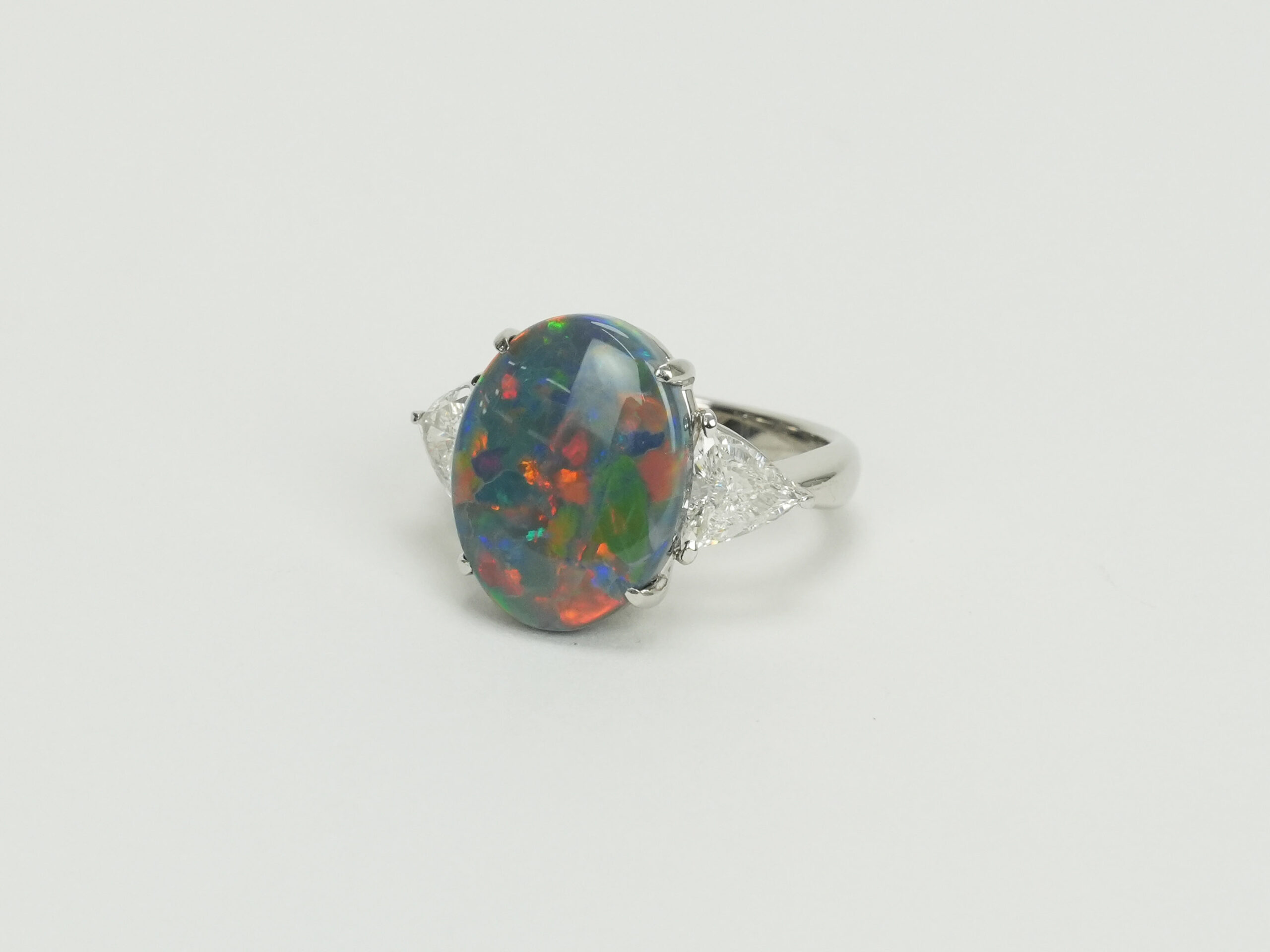 投稿記事「ブラックオパール　ダイヤモンド　リング　Pt900　5.35ct　D1.12ctを買取しました！」の商品画像