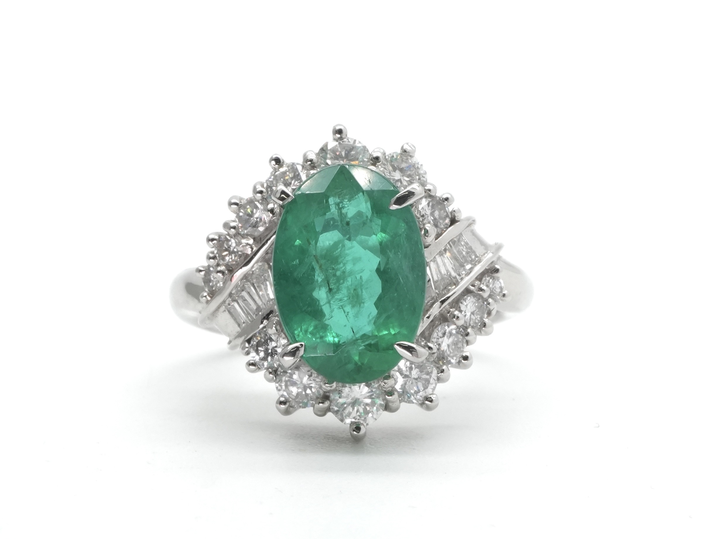 投稿記事「エメラルド ダイヤ リング Pt900 2.85ct D0.86ctを買取しました！」の商品画像