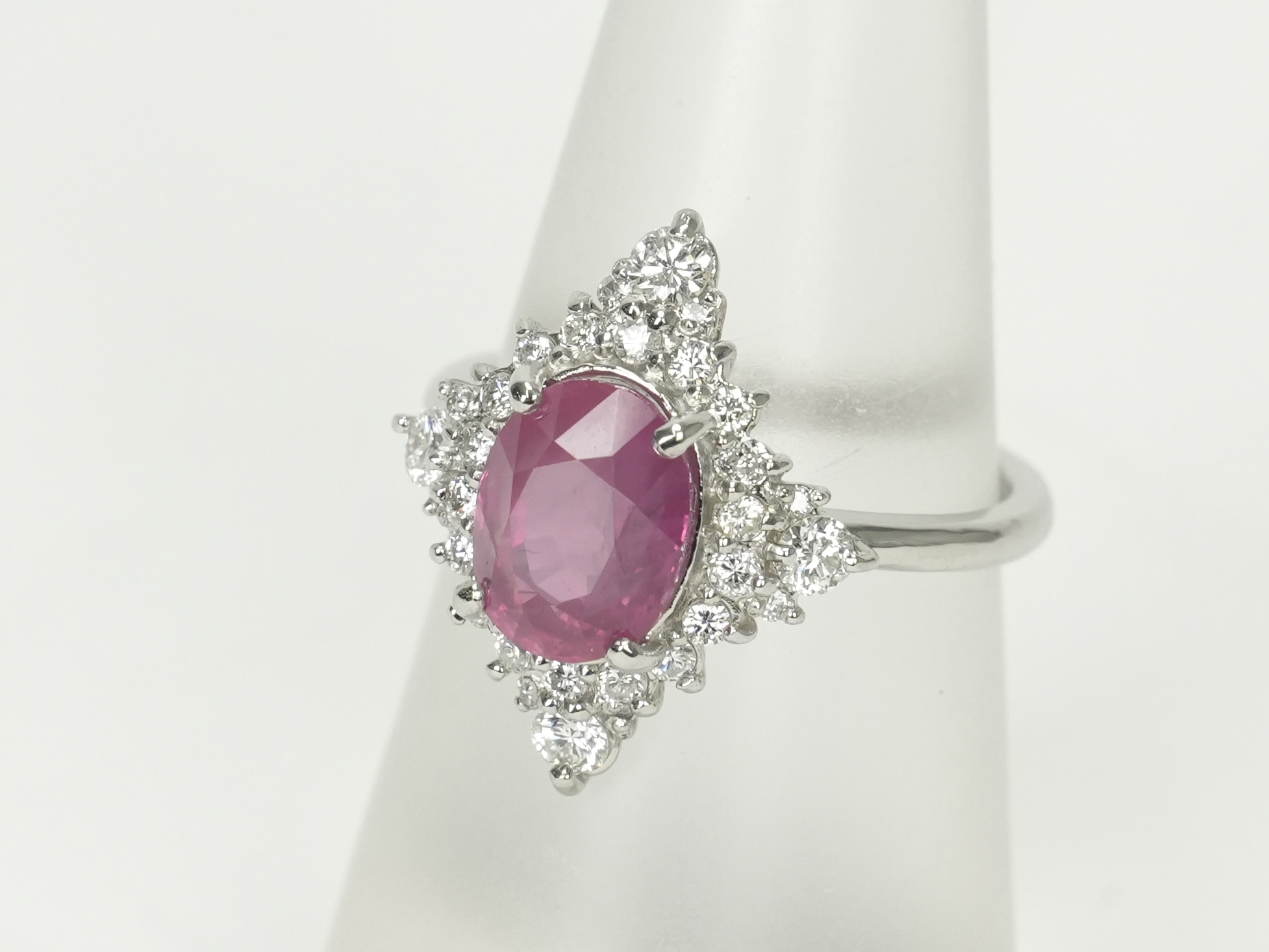 投稿記事「ルビー ダイヤモンド リング Pt900 3.00ct D0.70ctを買取しました！」の商品画像