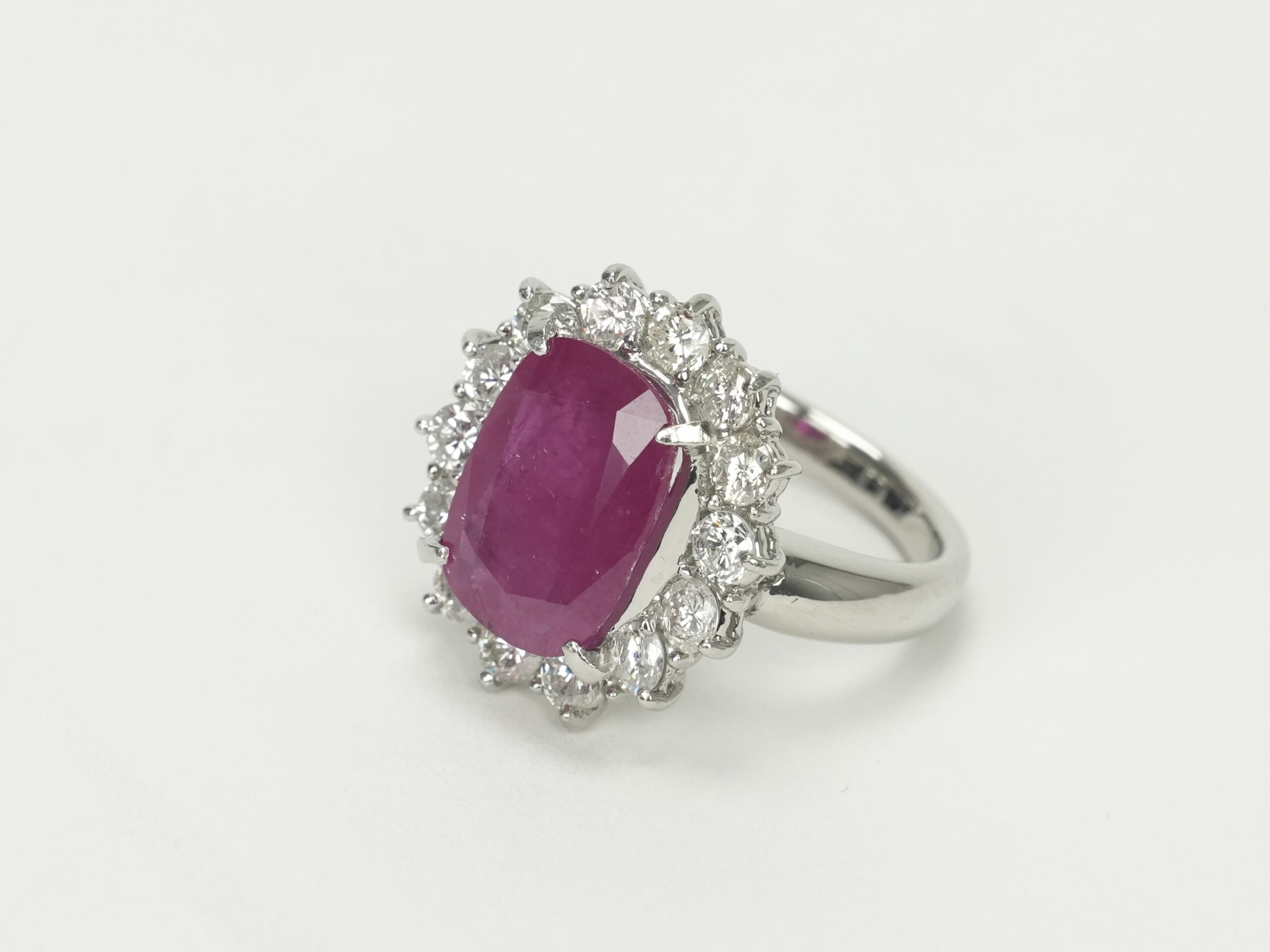 投稿記事「ルビー ダイヤモンド リング Pt900 6.09ct D1.68ctを買取しました！」の商品画像