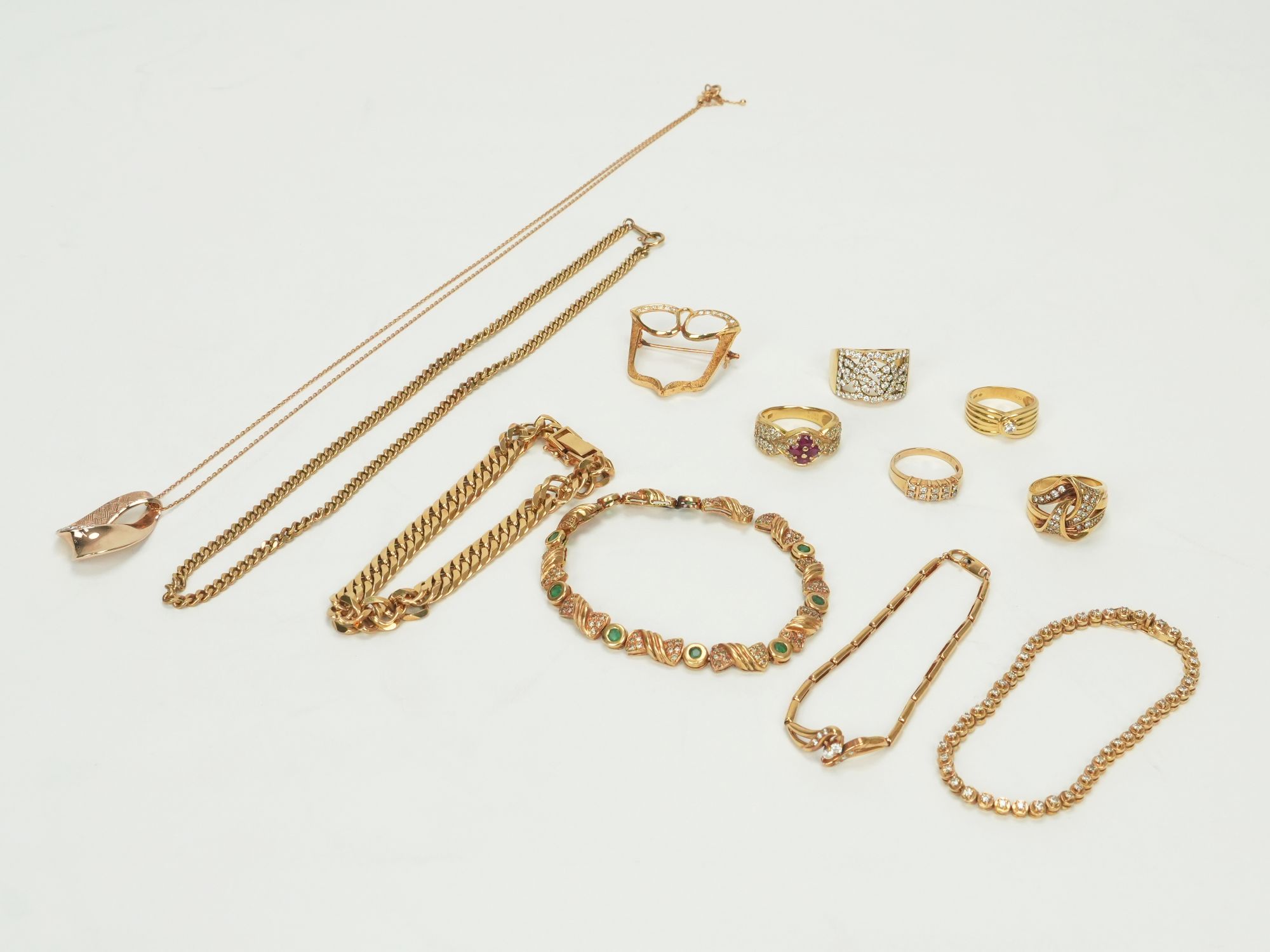 投稿記事「ゴールド K18 ダイヤ ネックレス 複数を買取しました！」の商品画像