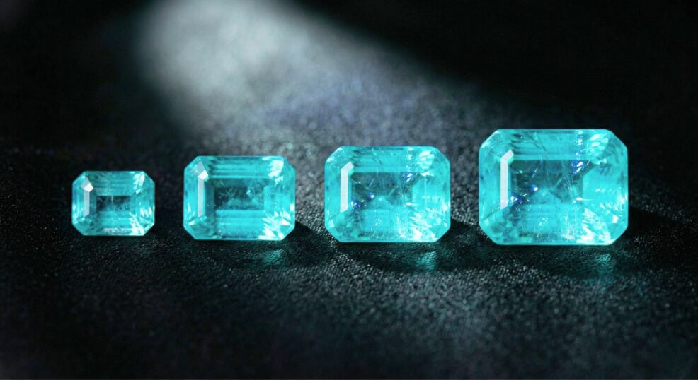 カラットごとに並んでいるパライバトルマリンのルースイメージ画像