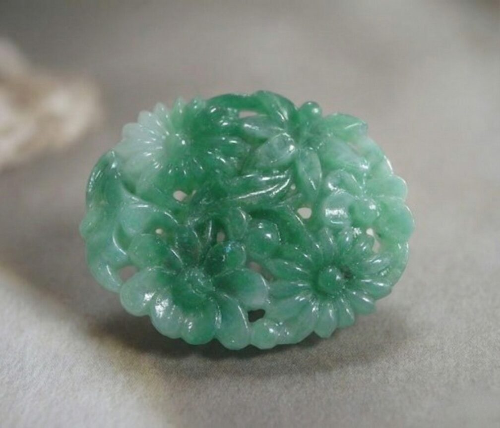 翡翠の帯留めのイメージ画像