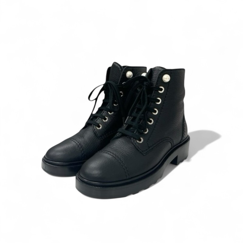 投稿記事「シャネル ココマーク レザー パール レースアップ ショートブーツ ブラックを買取しました！」の商品画像