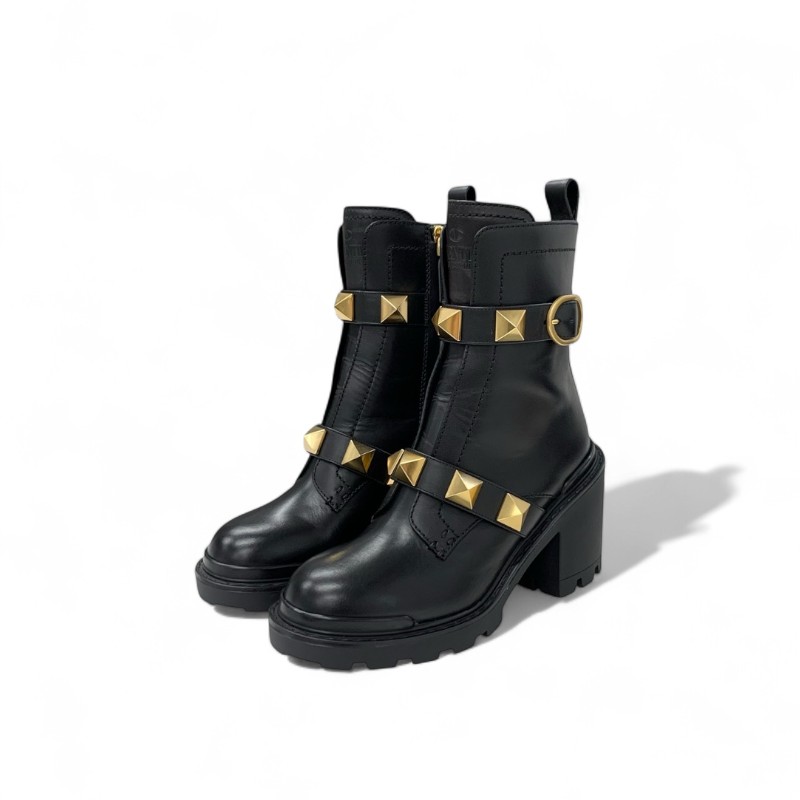 投稿記事「ヴァレンティノ ローマンスタッズ カーフスキン コンバットブーツ ブラックを買取しました！」の商品画像