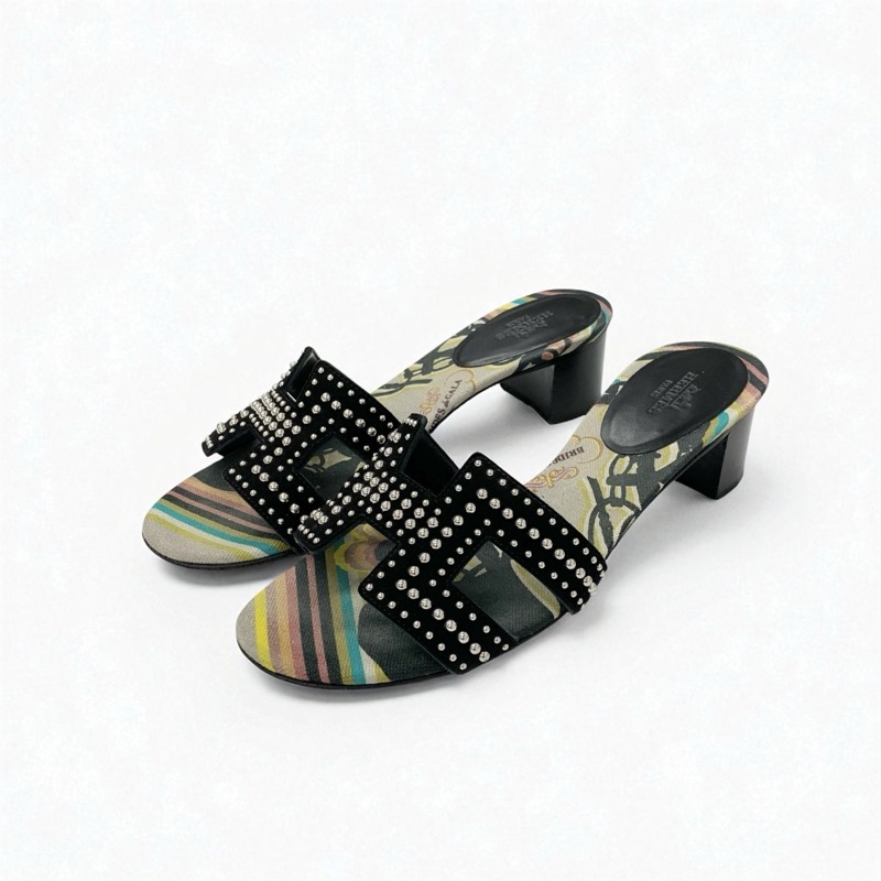 投稿記事「エルメス オアジス スエード スタッズ サンダル マルチカラーを買取しました！」の商品画像