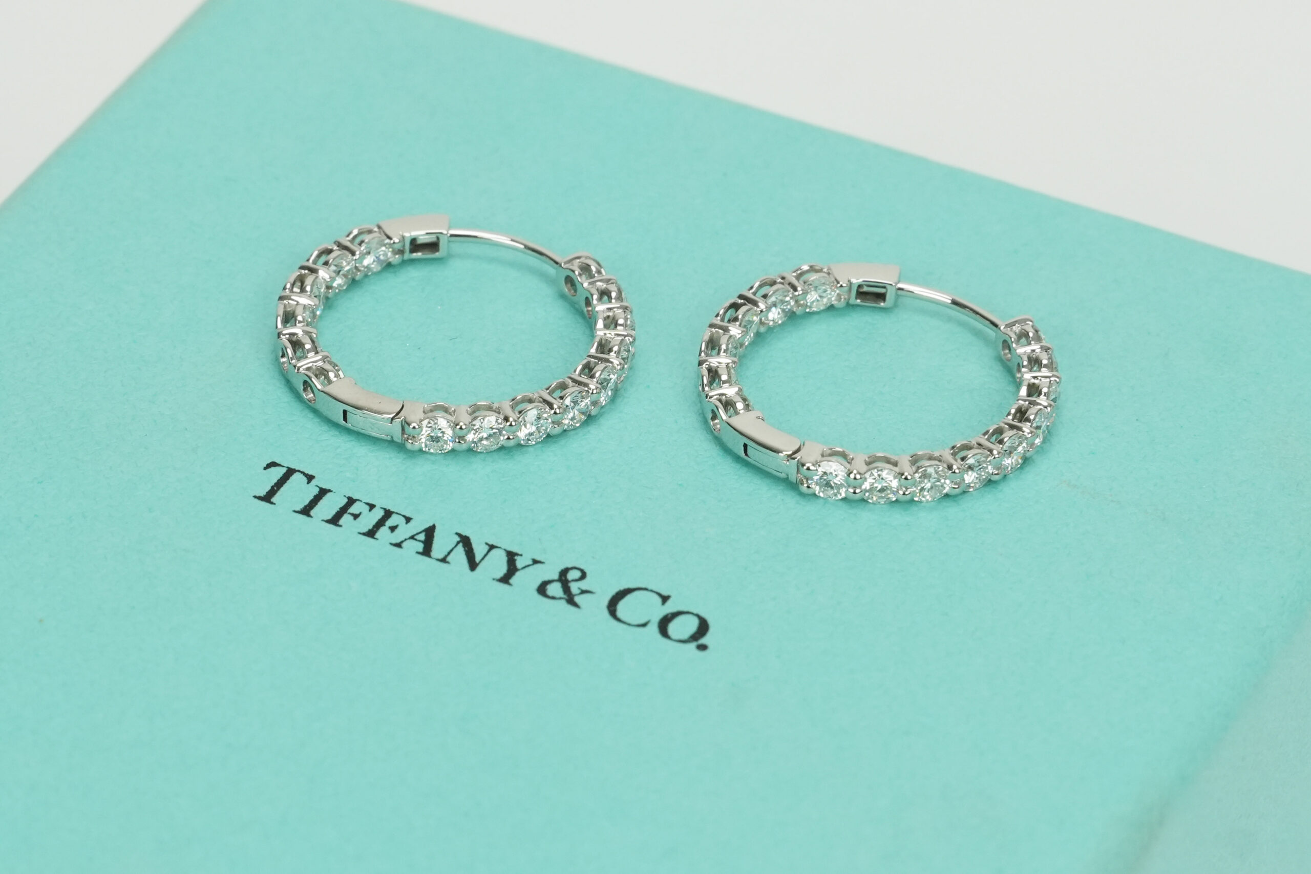 投稿記事「ティファニー フープ ダイヤ ピアス ミディアムを買取しました！」の商品画像