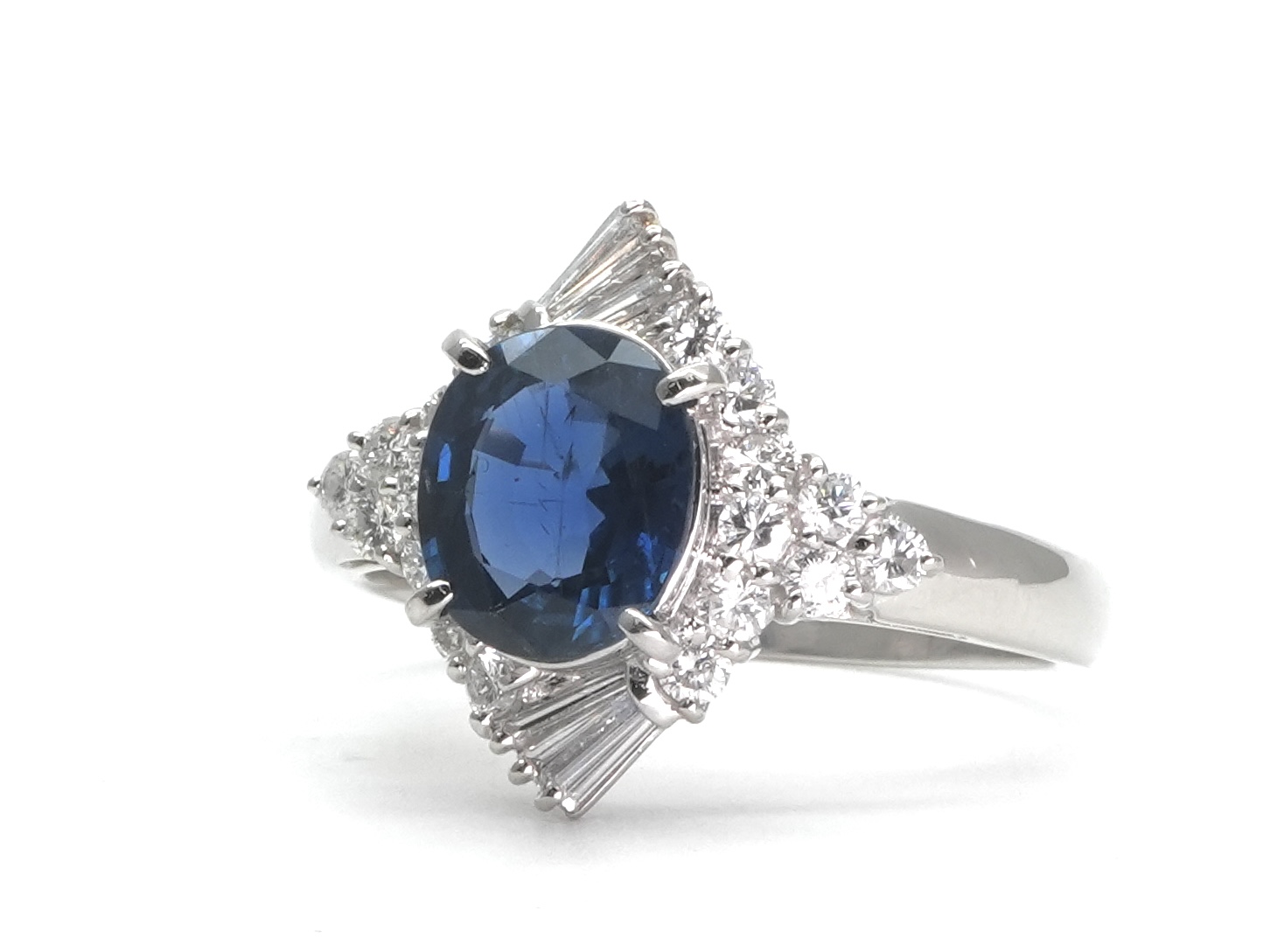 投稿記事「サファイア ダイヤ リング Pt900 2.09ct D0.54ctを買取しました！」の商品画像