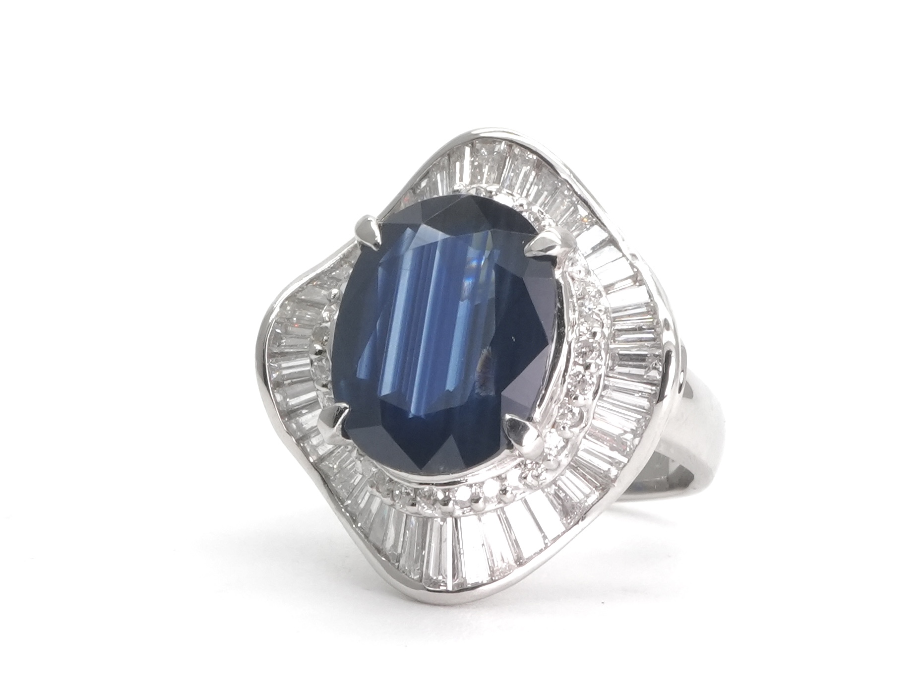 投稿記事「サファイア ダイヤ リング Pt900 6.696ct D1.77ctを買取しました！」の商品画像