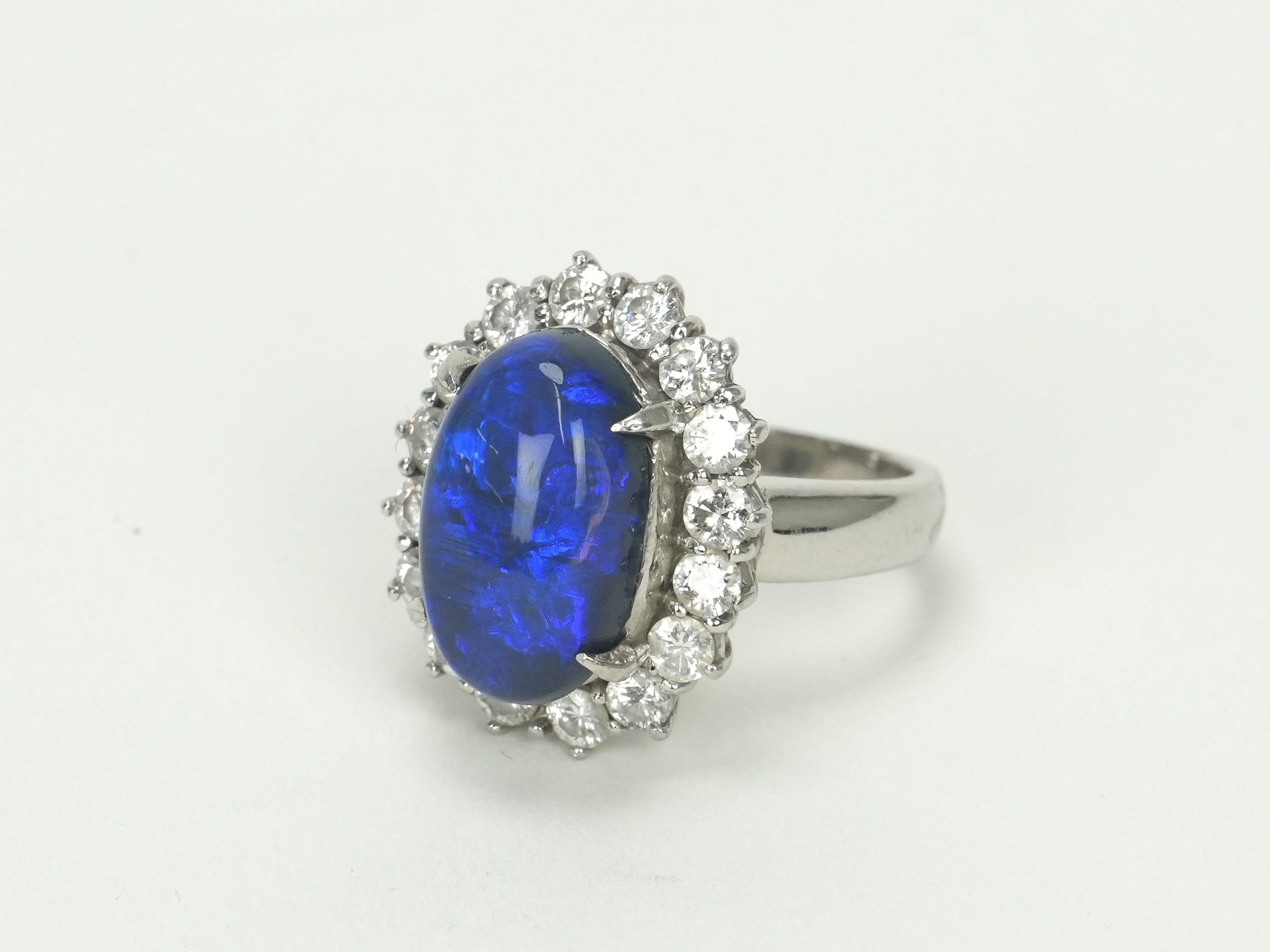 投稿記事「エメラルド ダイヤモンド リング Pt900 2.72ct D0.98ctを買取しました！」の商品画像