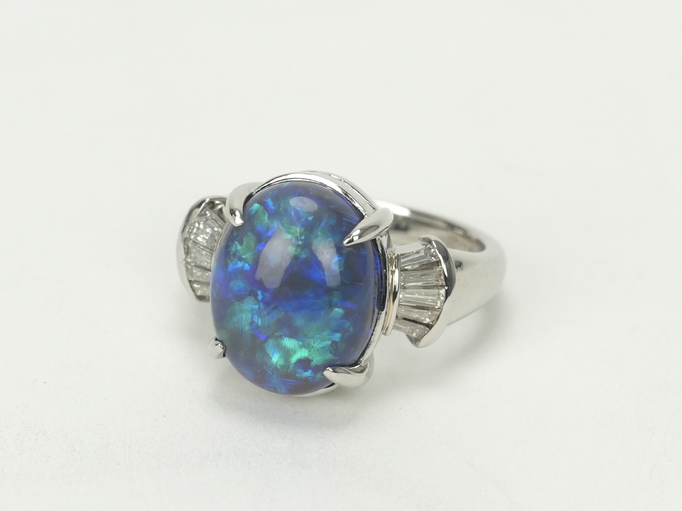 投稿記事「ブラックオパール ダイヤモンド リング Pt900 6.75ct D0.30ctを買取しました！」の商品画像