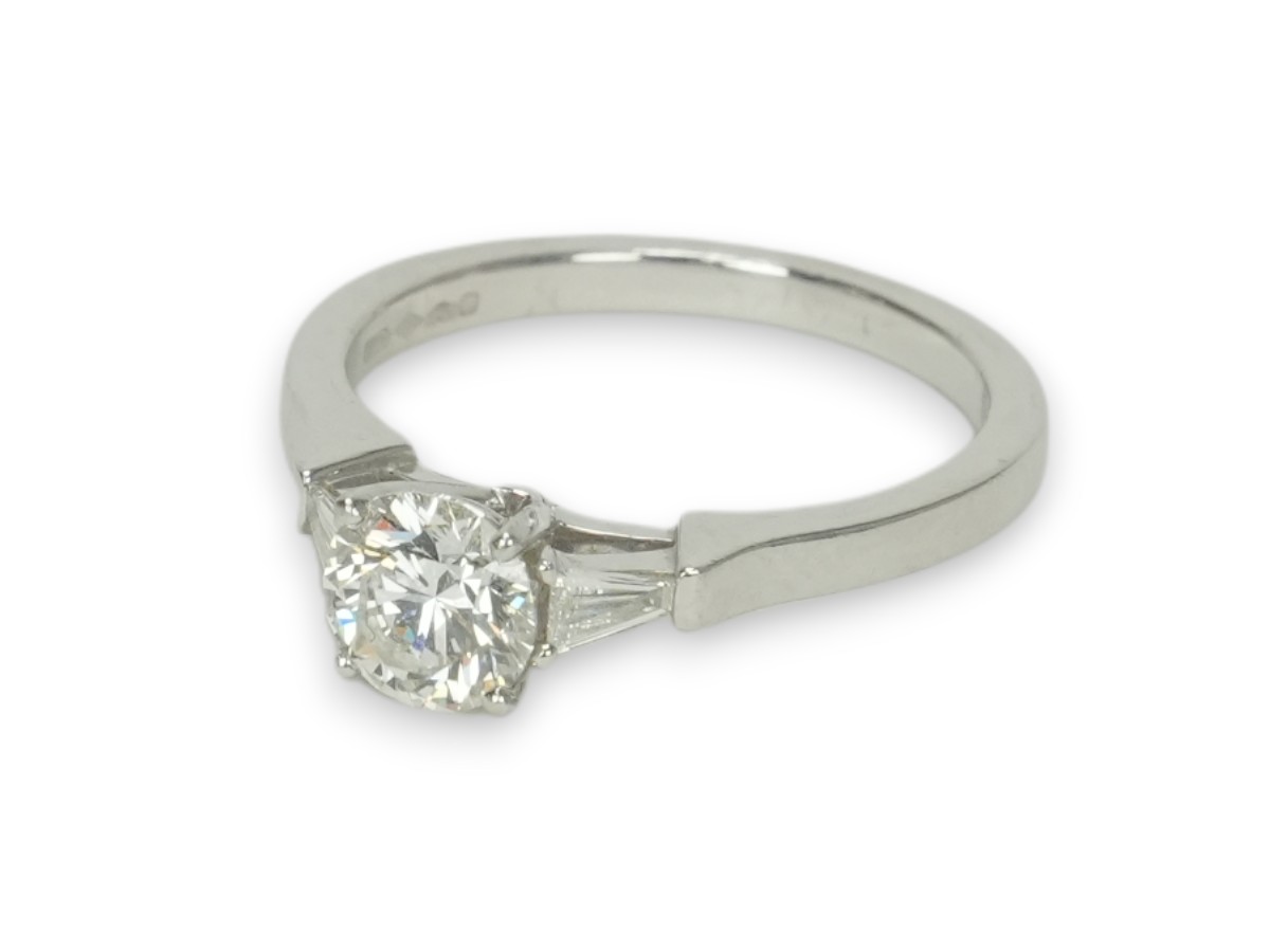 投稿記事「グラフ プロミス ダイヤ リング Pt950を買取しました！」の商品画像