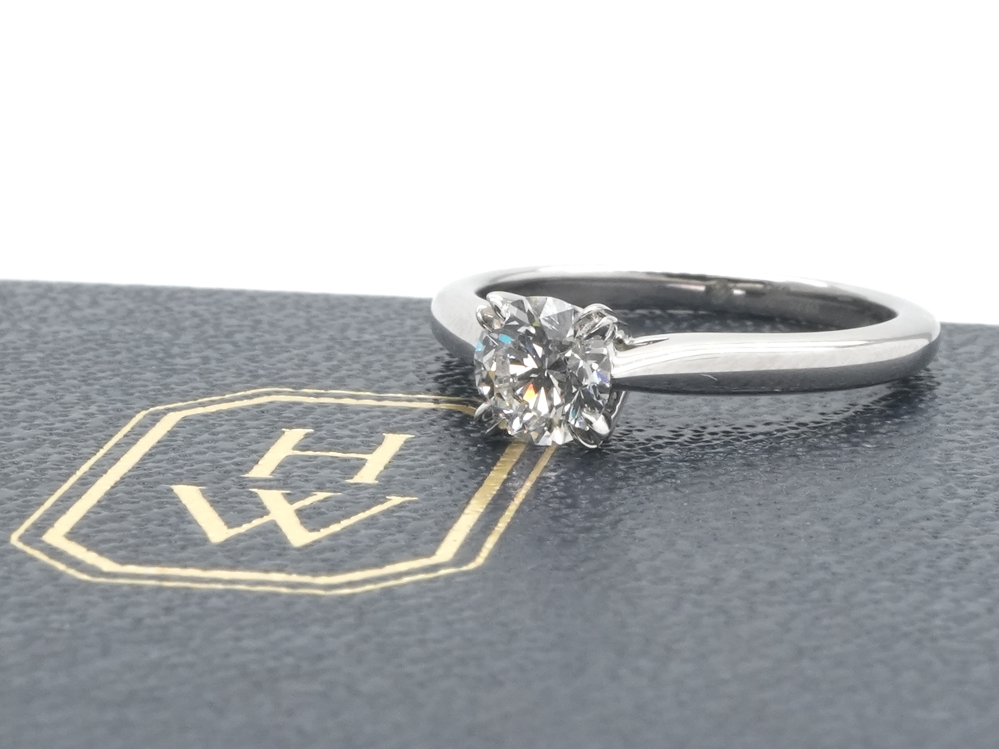 投稿記事「ハリーウィンストン ソリティア エンゲージメントリング ダイヤモンド 0.50ct Pt950を買取しました！」の商品画像