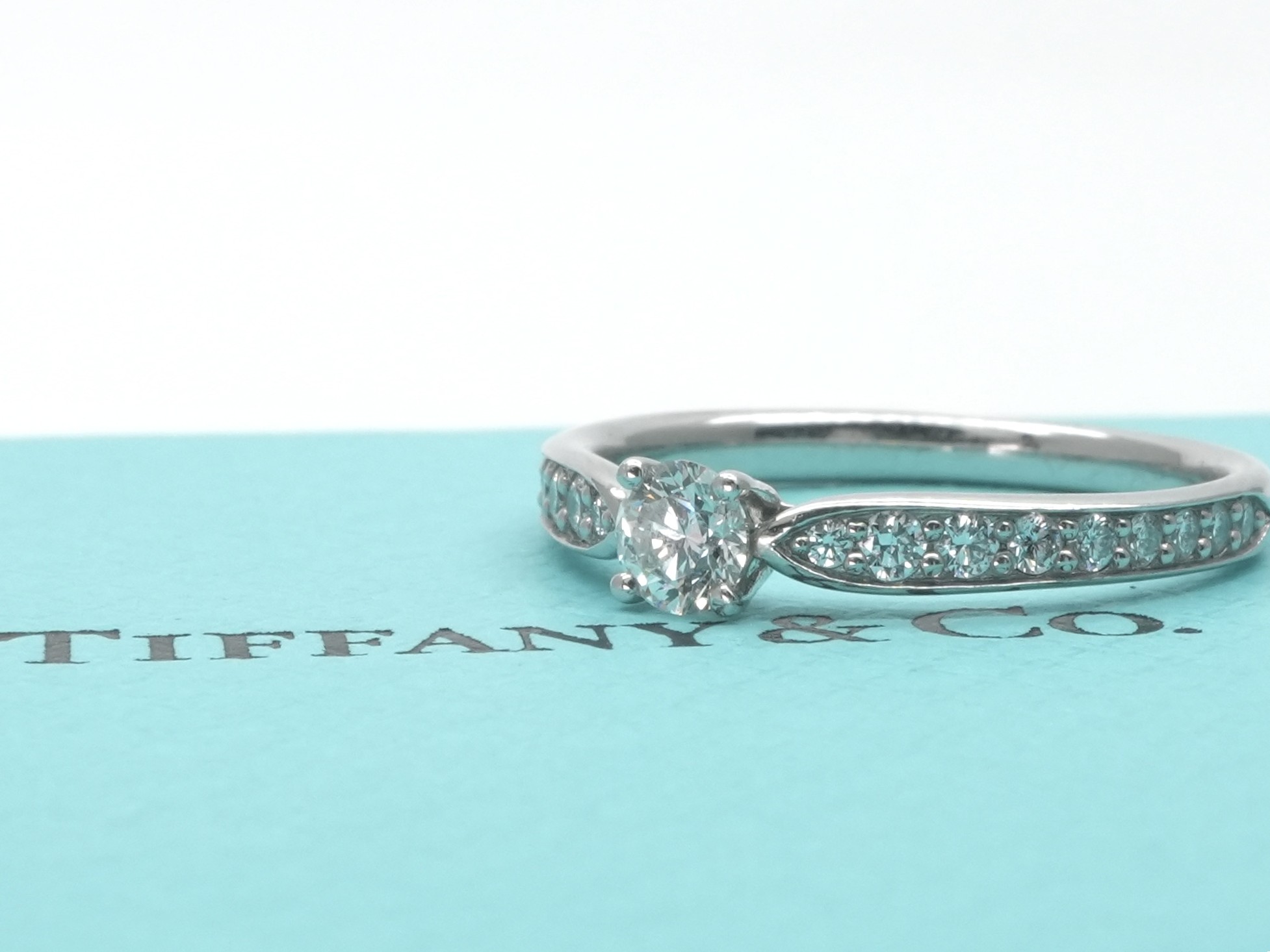 投稿記事「ティファニー ハーモニー ハーフサークル ダイヤモンド リング Pt950 0.21ctを買取しました！」の商品画像