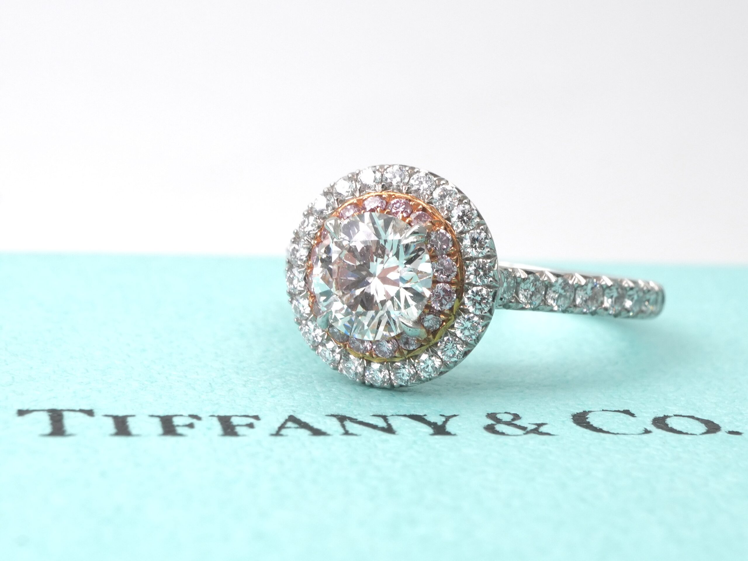 投稿記事「ティファニー ソレスト ダイヤモンド リング Pt950 Au750 0.59ctを買取しました！」の商品画像