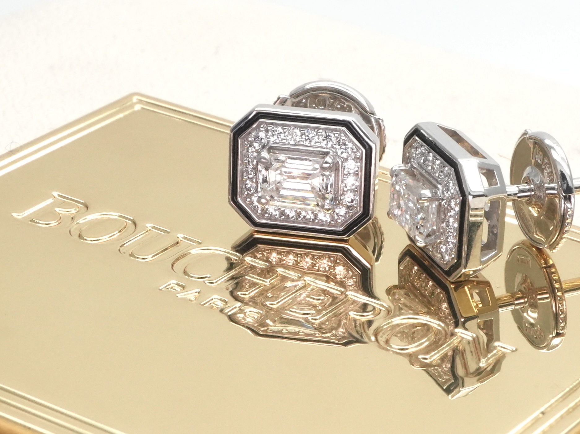 投稿記事「ブシュロン ヴァンドーム リズレ ピアス Au750WGを買取しました！」の商品画像