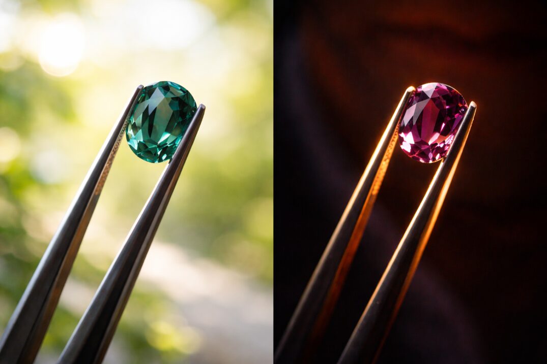 環境によって変色効果が出るアレキサンドライトのルース