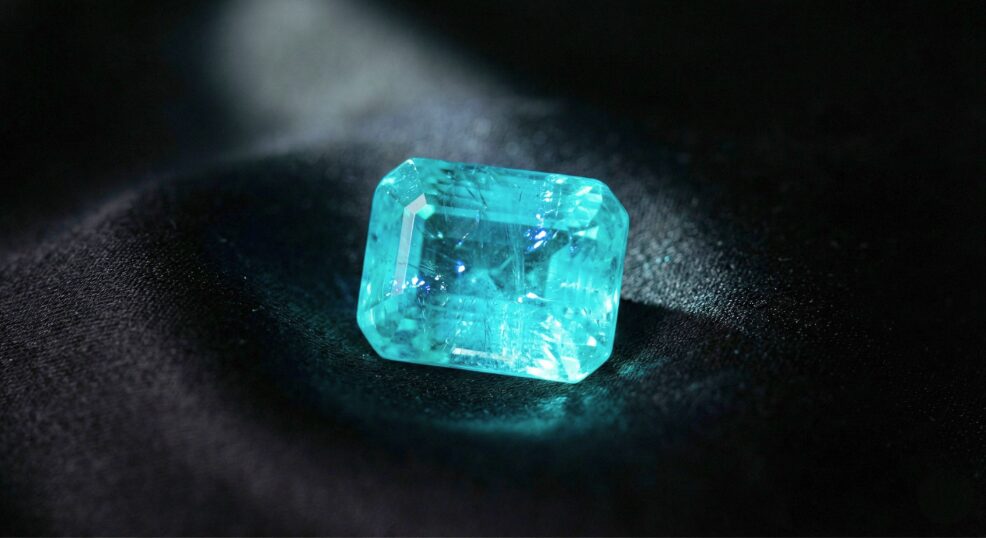 唯一無二のネオン感を持つパライバトルマリンのルース画像