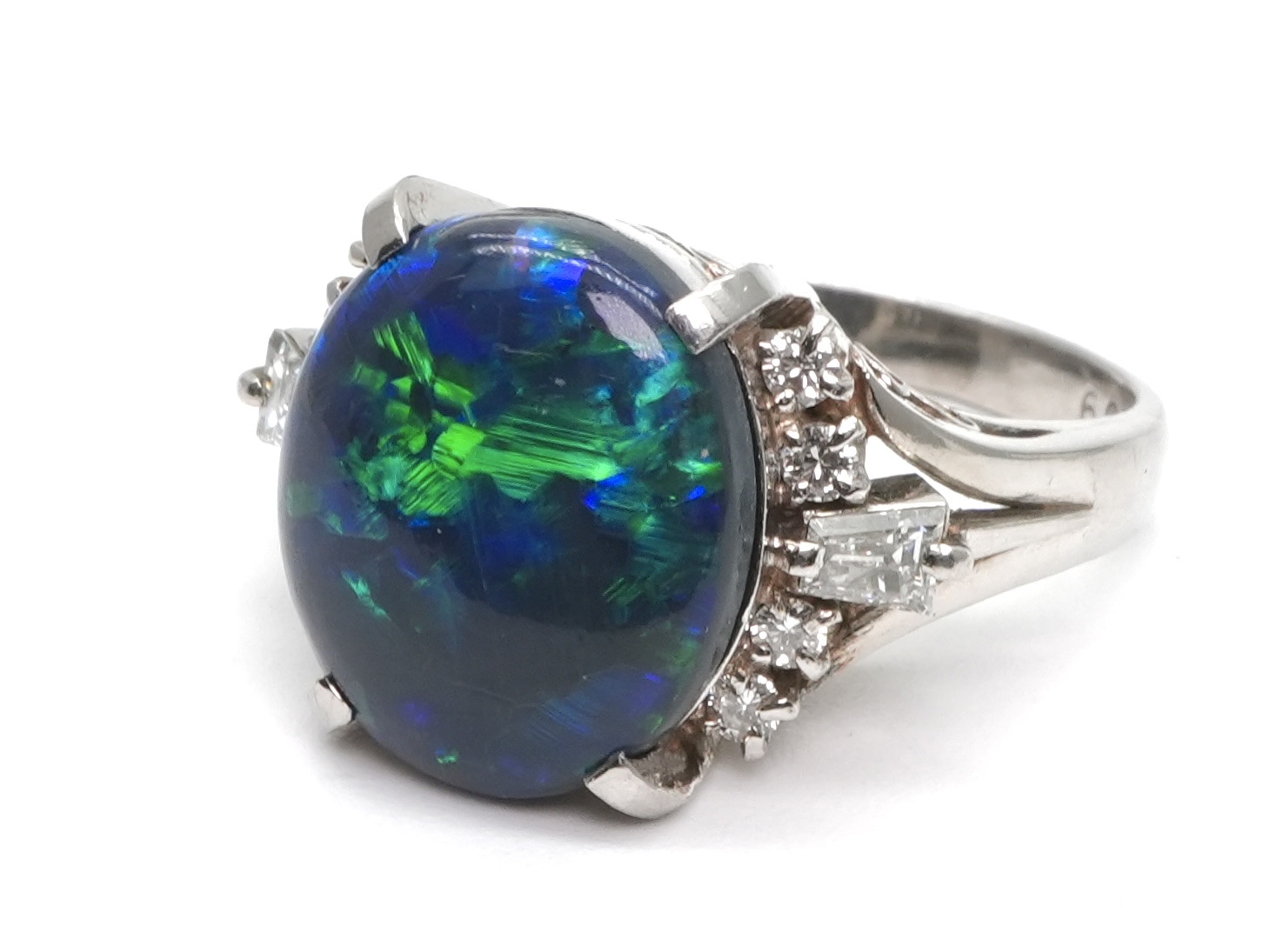 投稿記事「ブラックオパール ダイヤ リング Pt900 3.58ct D0.39ctを買取しました！」の商品画像