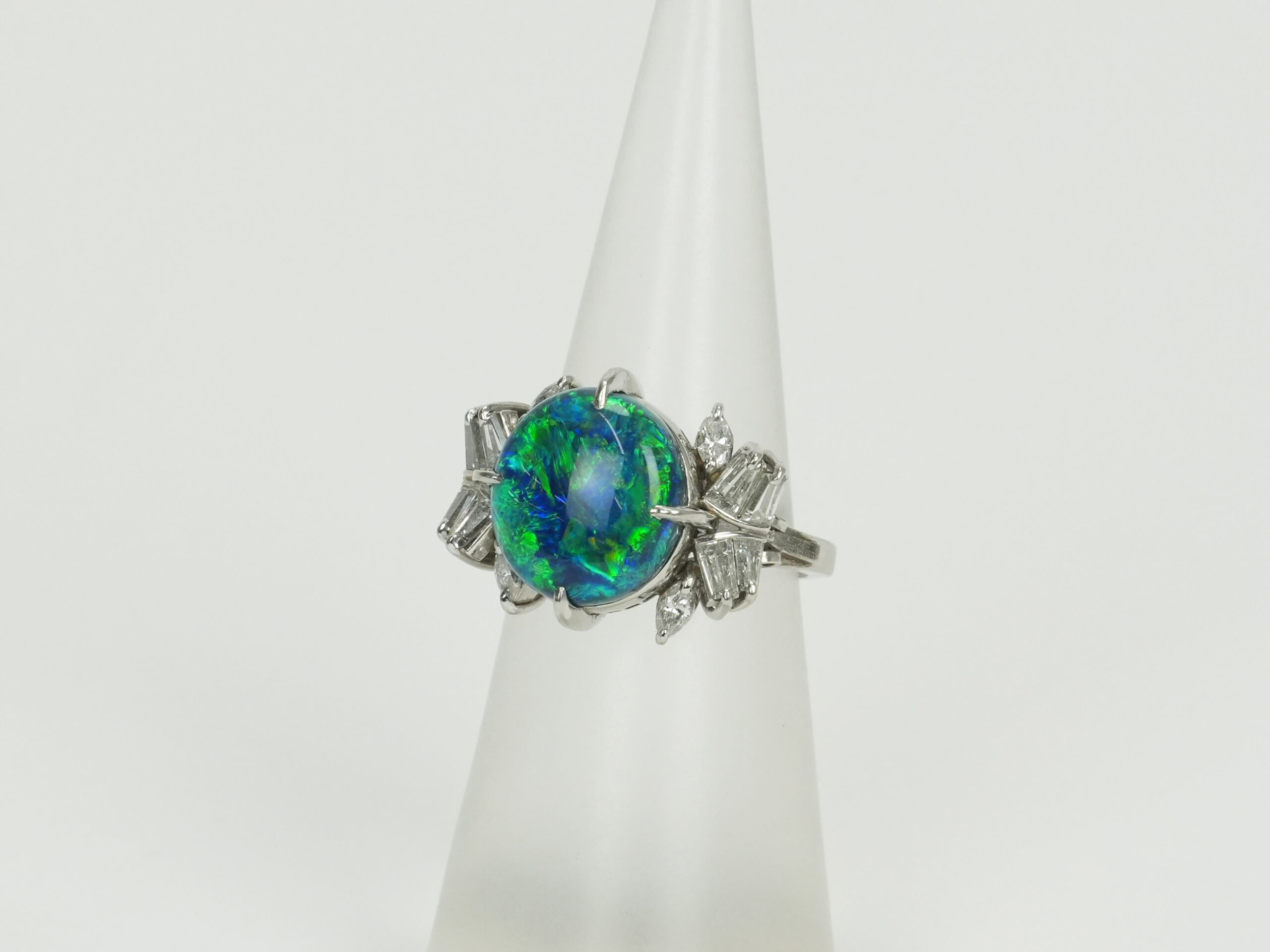 投稿記事「ブラックオパール ダイヤ リング Pt900 4.1ct D0.69ctを買取しました！」の商品画像