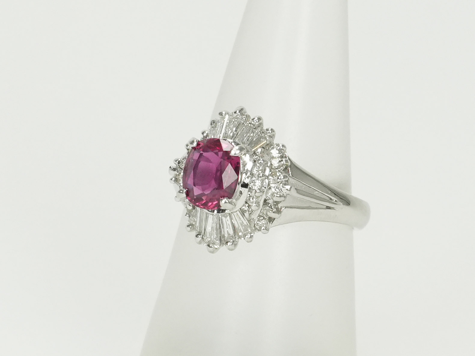 投稿記事「ルビー ダイヤ リング Pt850 1.07ct D0.65ctを買取しました！」の商品画像