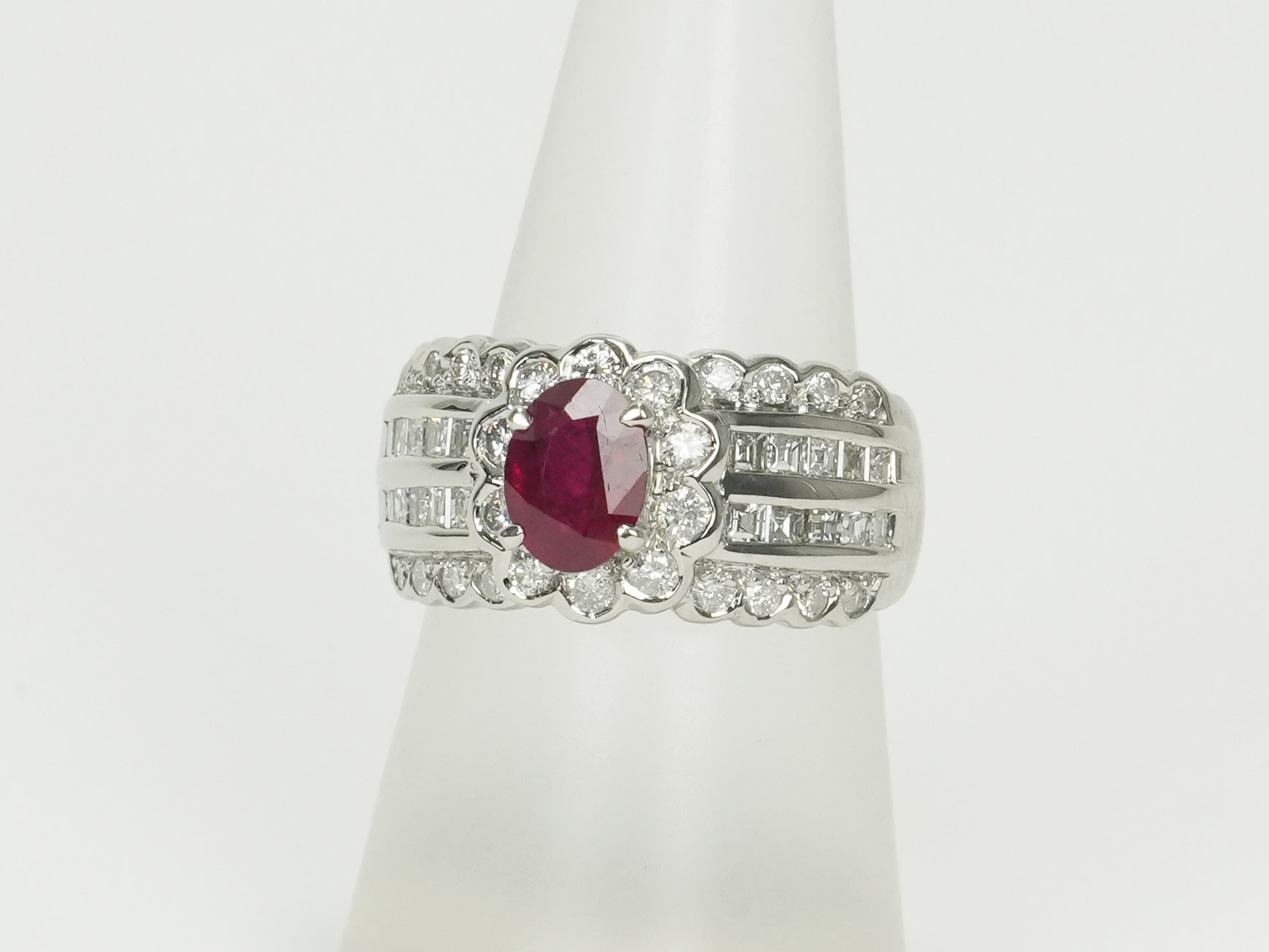 投稿記事「ルビー ダイヤ リング Pt900 1.32ct D1.21ctを買取しました！」の商品画像