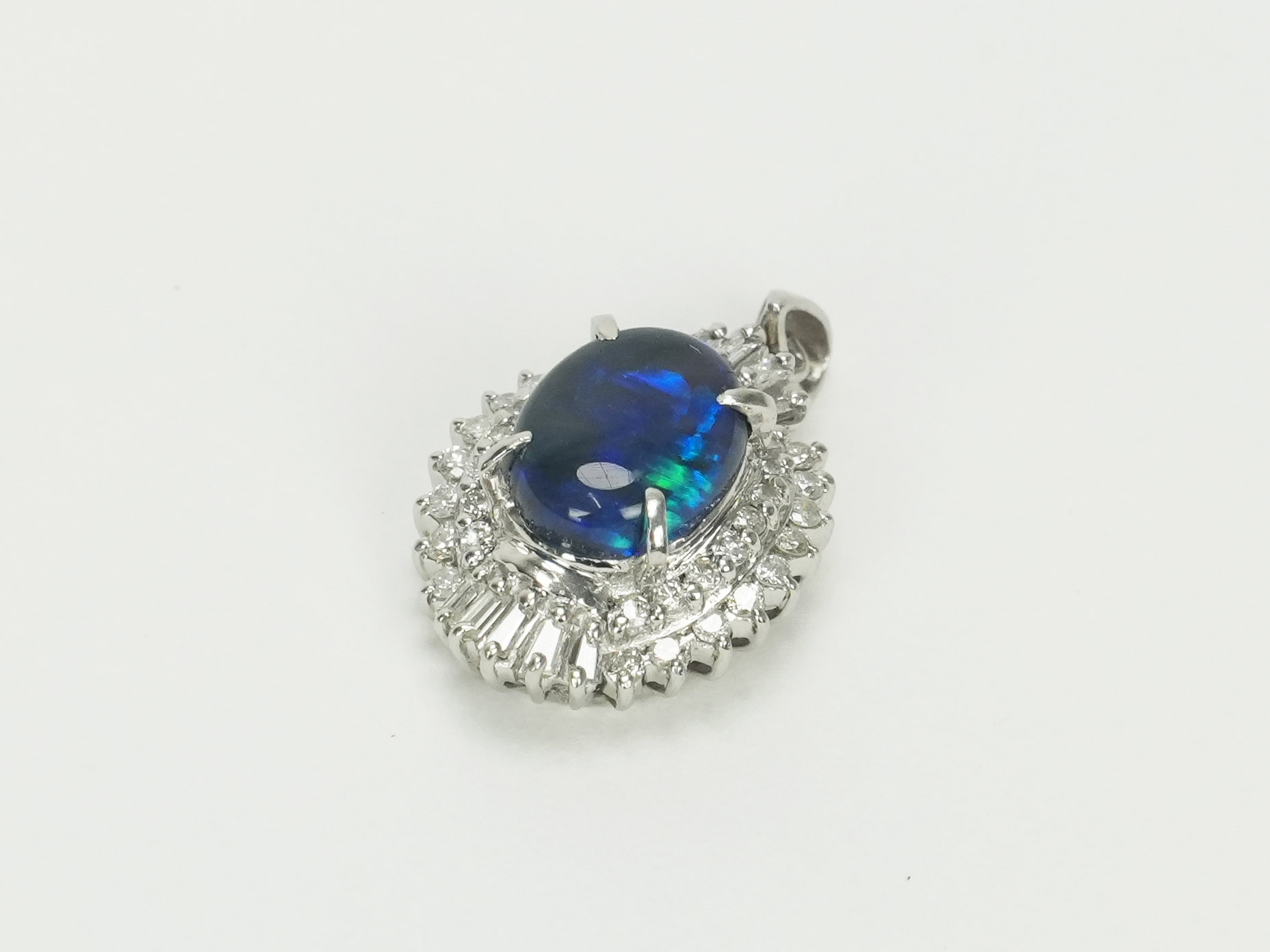 投稿記事「オパール ダイヤ トップ Pt900 1.44ct D0.40ctを買取しました！」の商品画像