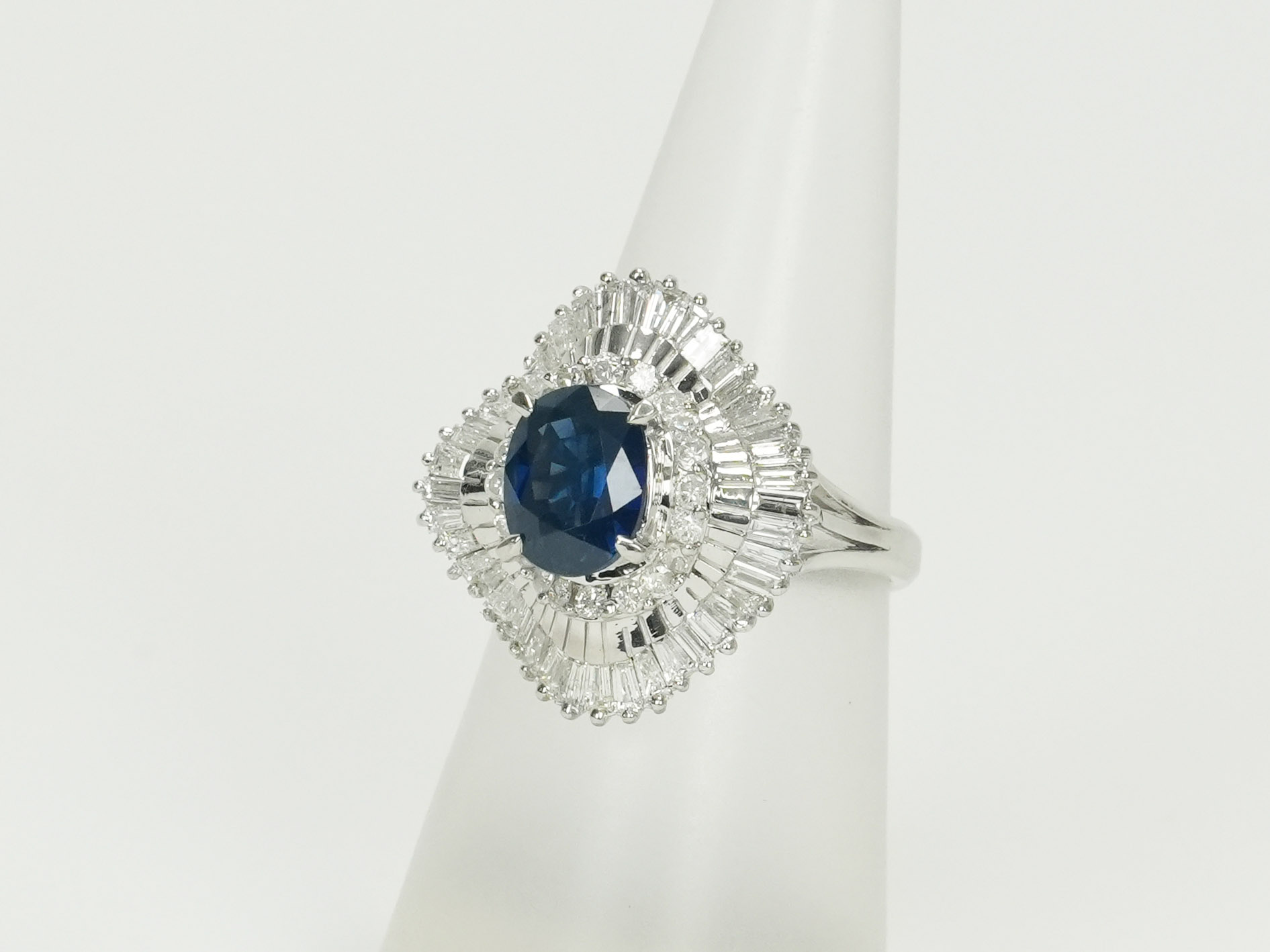投稿記事「サファイヤ ダイヤ リング Pt900 1.97ct D1.20ctを買取しました！」の商品画像