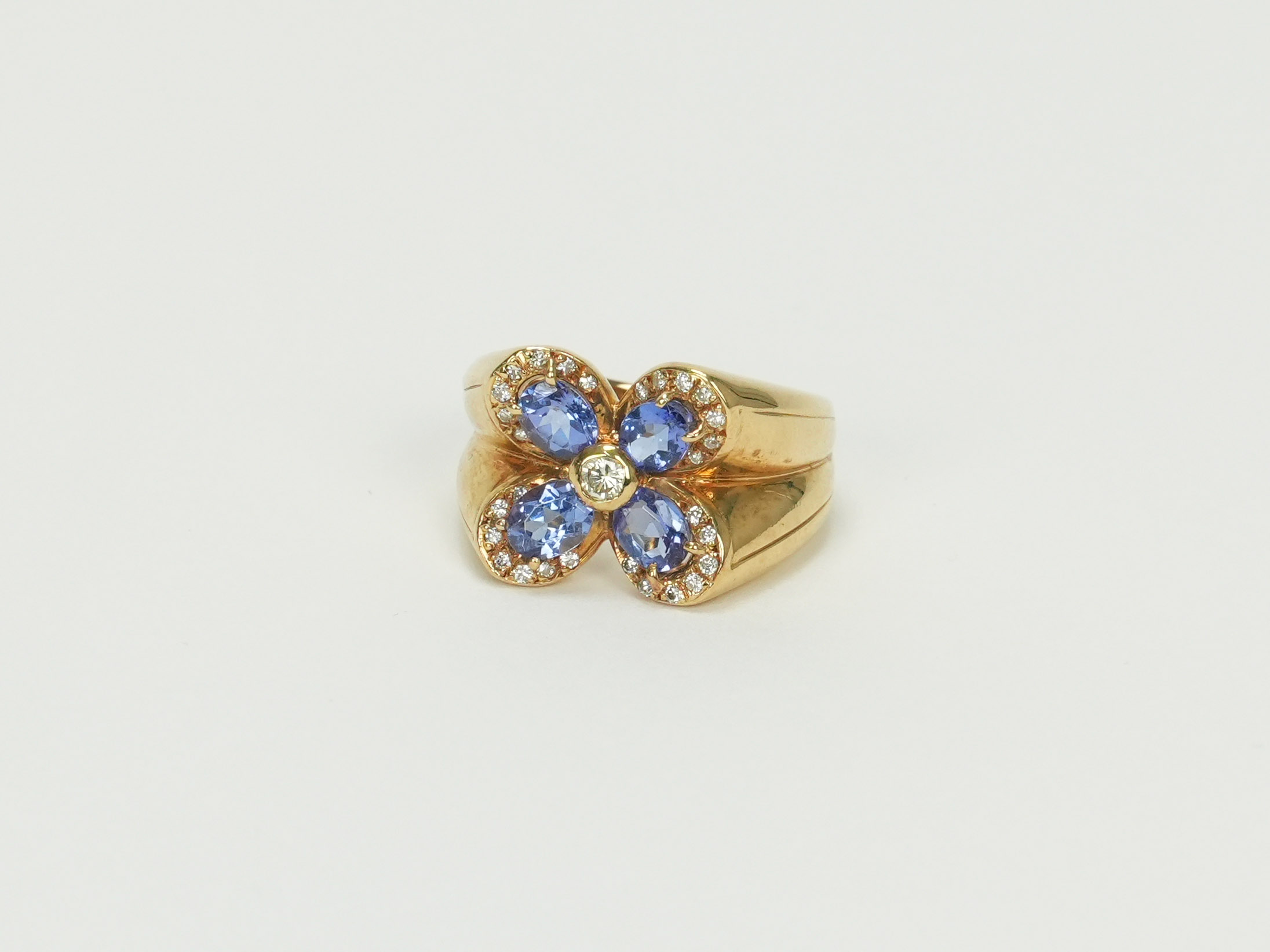 投稿記事「サファイア ダイヤ リング K18 1.44ct D0.24ctを買取しました！」の商品画像