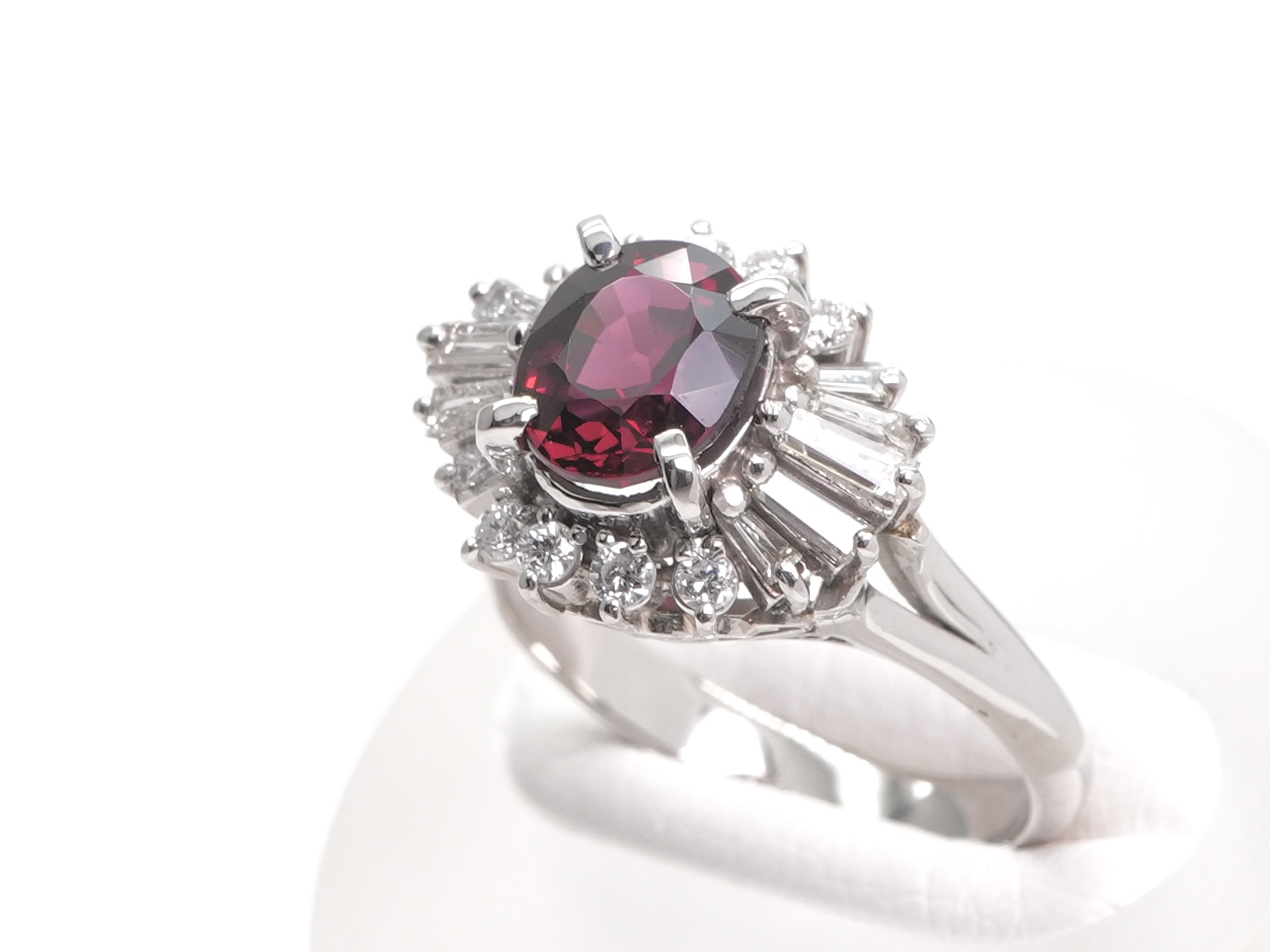 投稿記事「スピネル ダイヤ リング Pt900 1.70ct D0.68ctを買取しました！」の商品画像