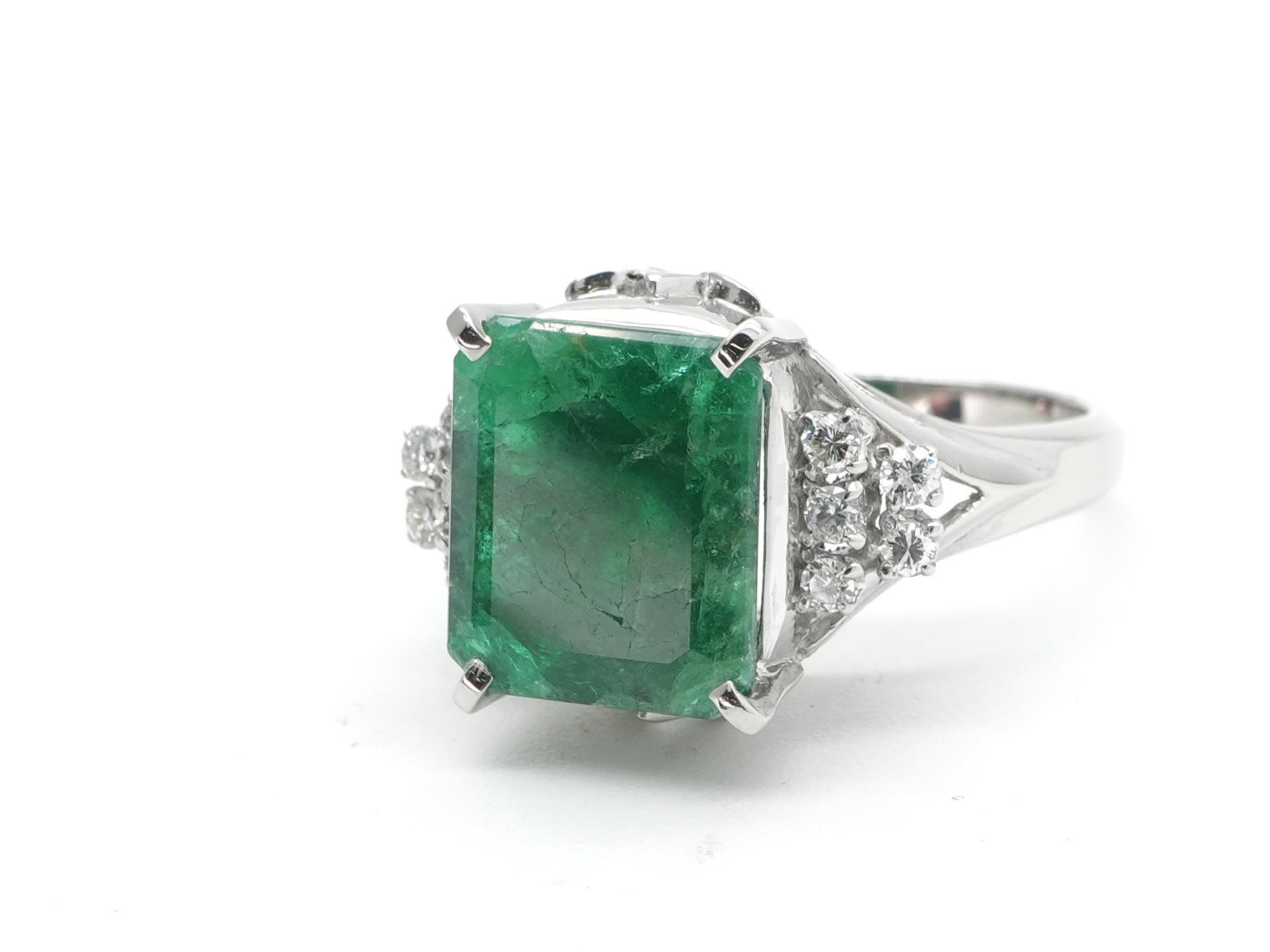 投稿記事「エメラルド ダイヤモンド リング Pt900 4.29ct 0.21ctを買取しました！」の商品画像