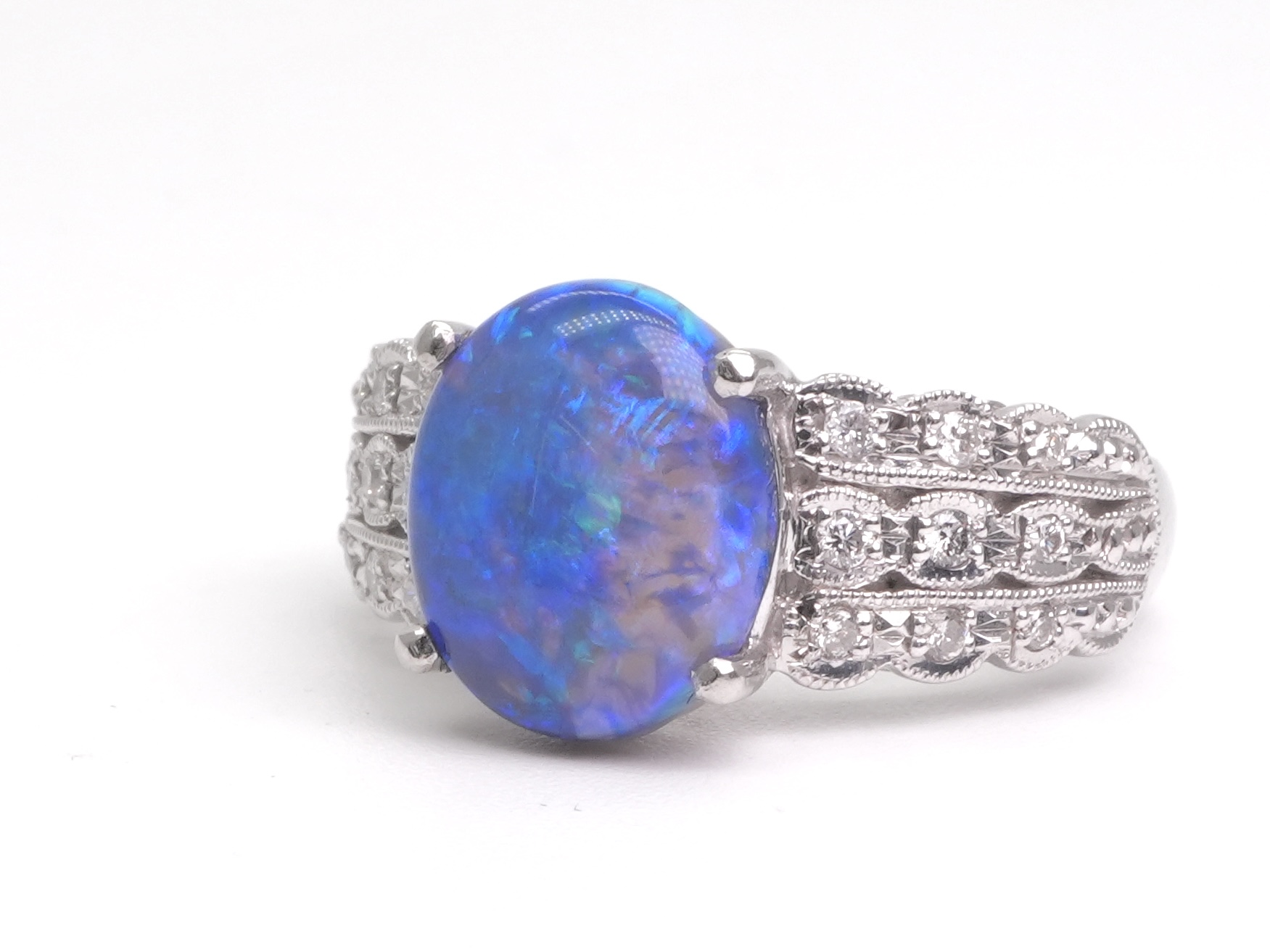 投稿記事「ブラックオパール ダイヤモンド リング Pt900 2.69ct D0.17ctを買取しました！」の商品画像