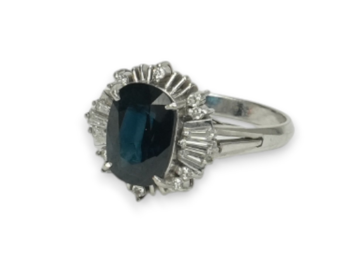 投稿記事「サファイヤ ダイヤモンド リング Pt900 3.90ct D0.29ctを買取しました！」の商品画像