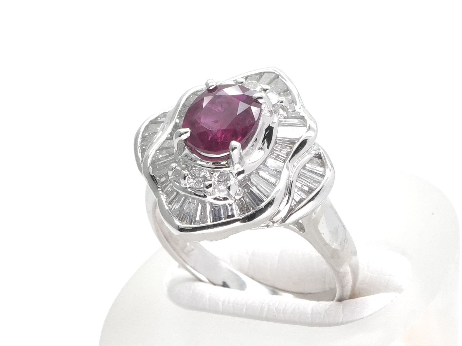 投稿記事「ルビー ダイヤモンド リング Pt900 1.15ct D0.97ctを買取しました！」の商品画像