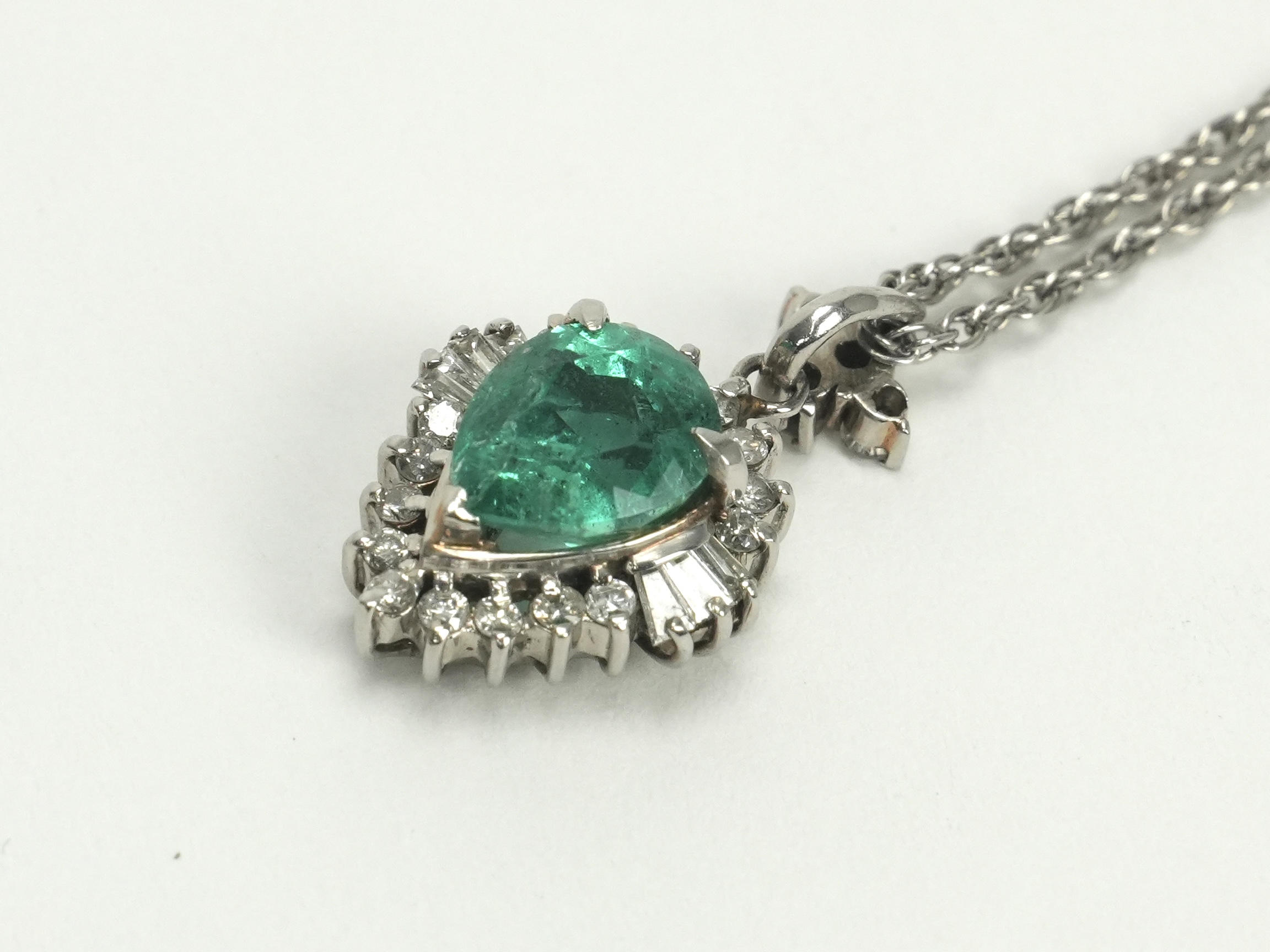 投稿記事「エメラルド ダイヤモンド ネックレス Pt900/Pt850 1.68ct D0.45ctを買取しました！」の商品画像
