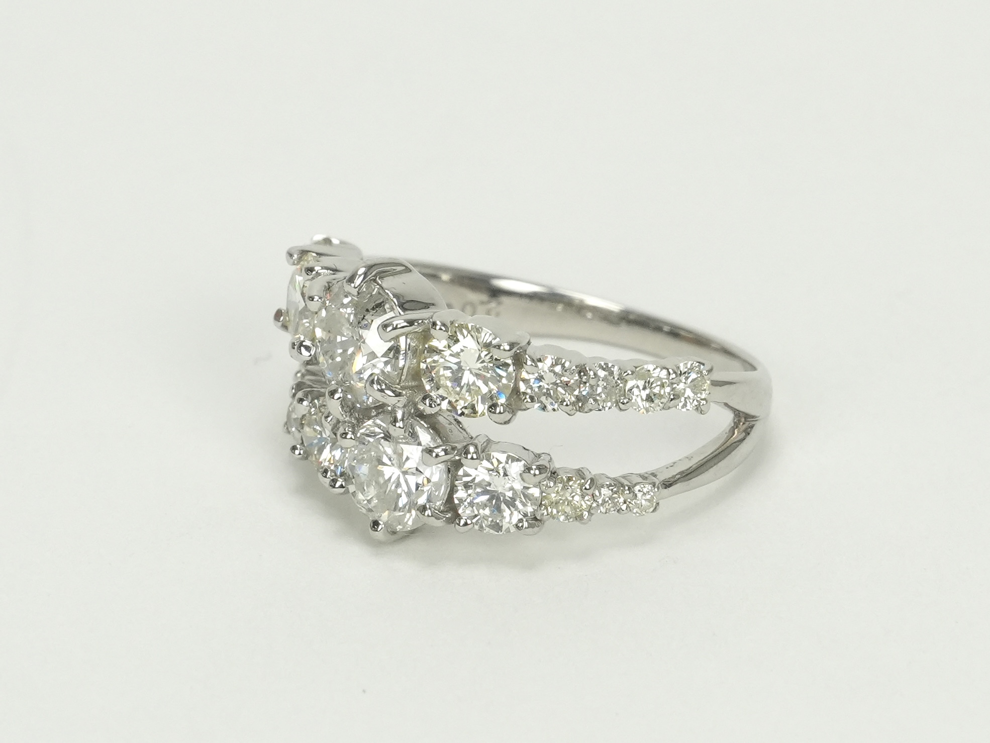 投稿記事「ダイヤモンド リング Pt900 2.00ct プラチナを買取しました！」の商品画像